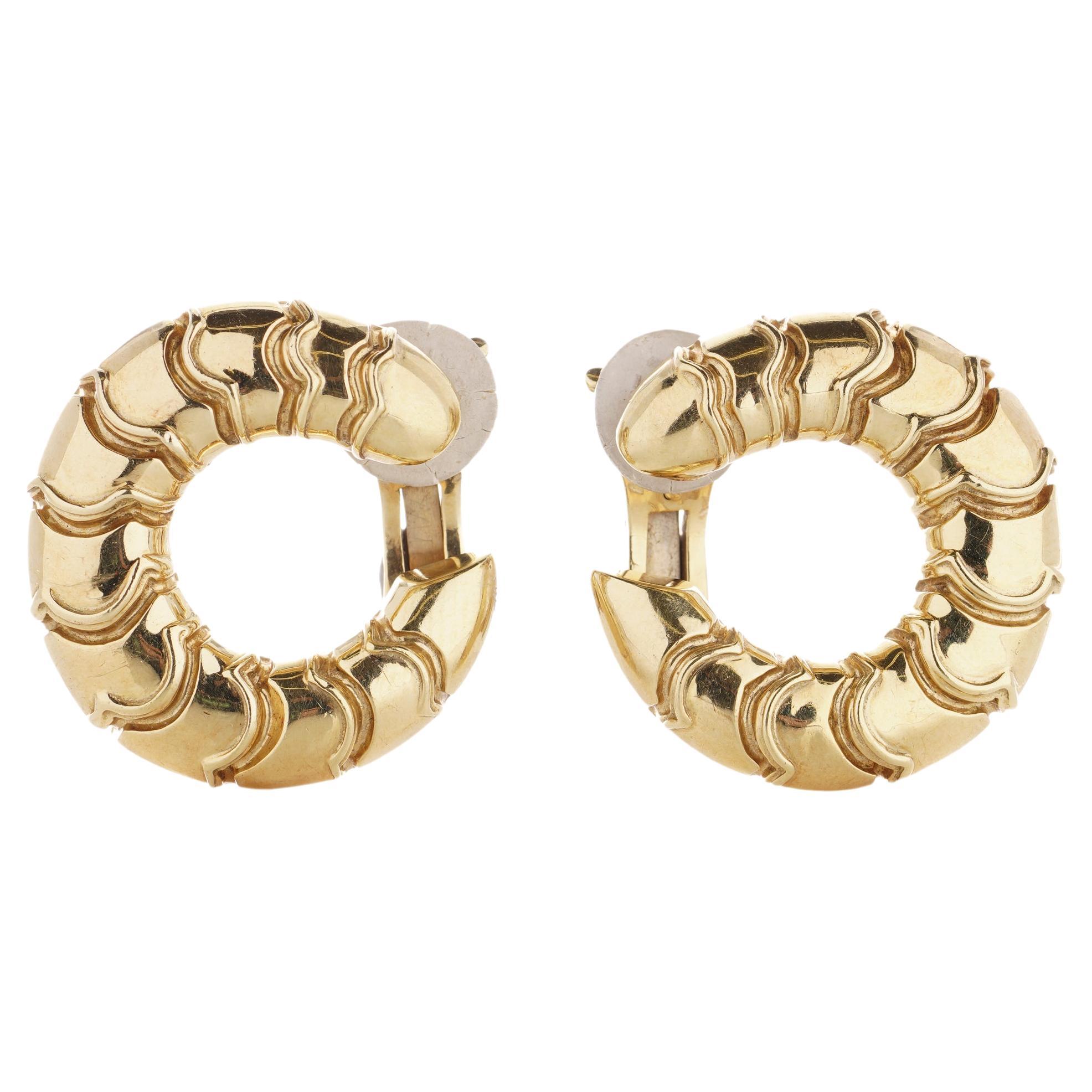Marina B. Milan 18kt gold vintage pair of hoop ear clips in a scallop design For Sale