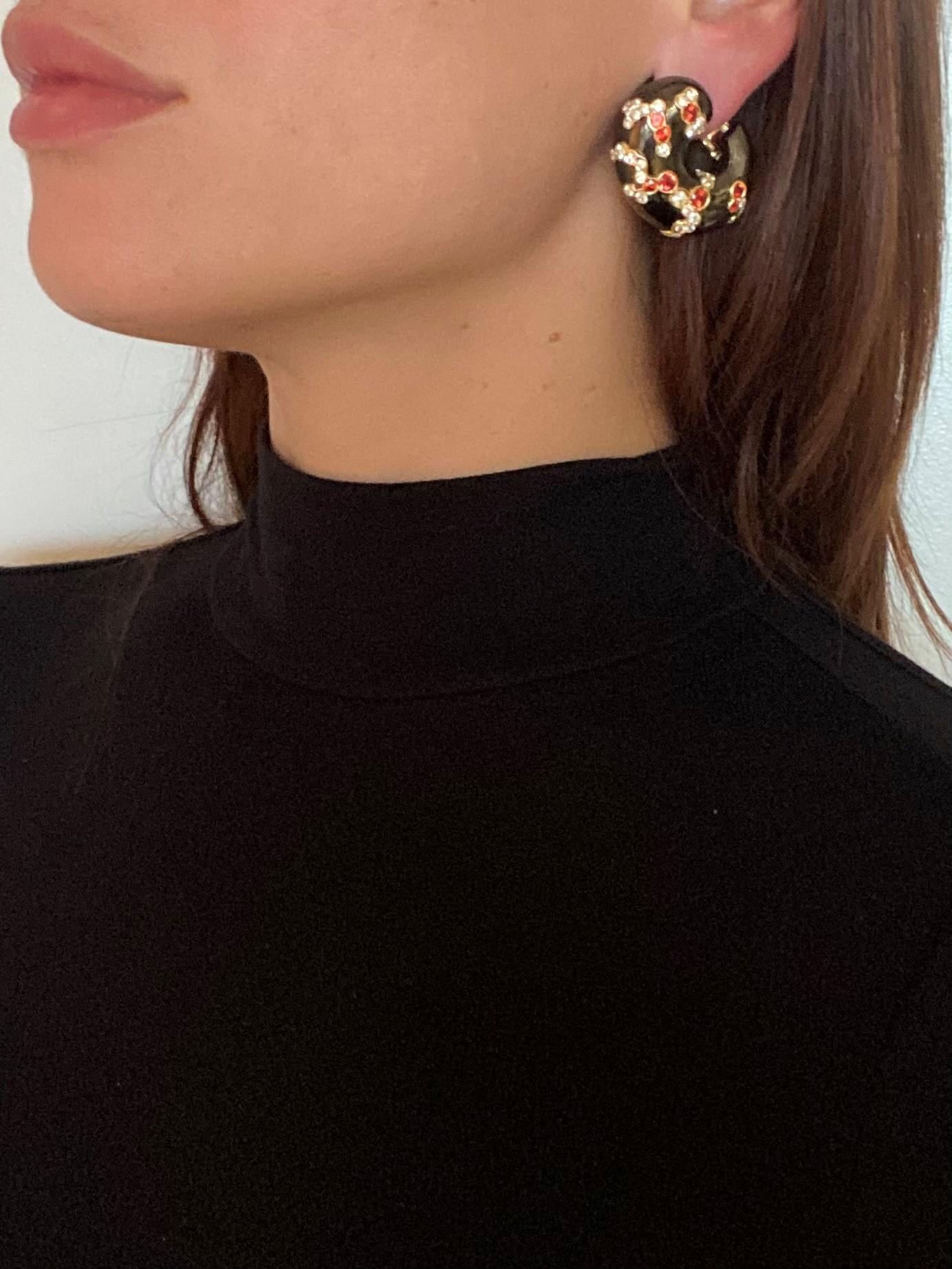 Swirled Yama hoops earrings designed by Marina B.

Exceptional pair, created in Milano Italy by the jewelry house of Marina Bvlgari, back in the 1987. These rare gem set clips earrings are part of the Yama collection produced in a limited edition of