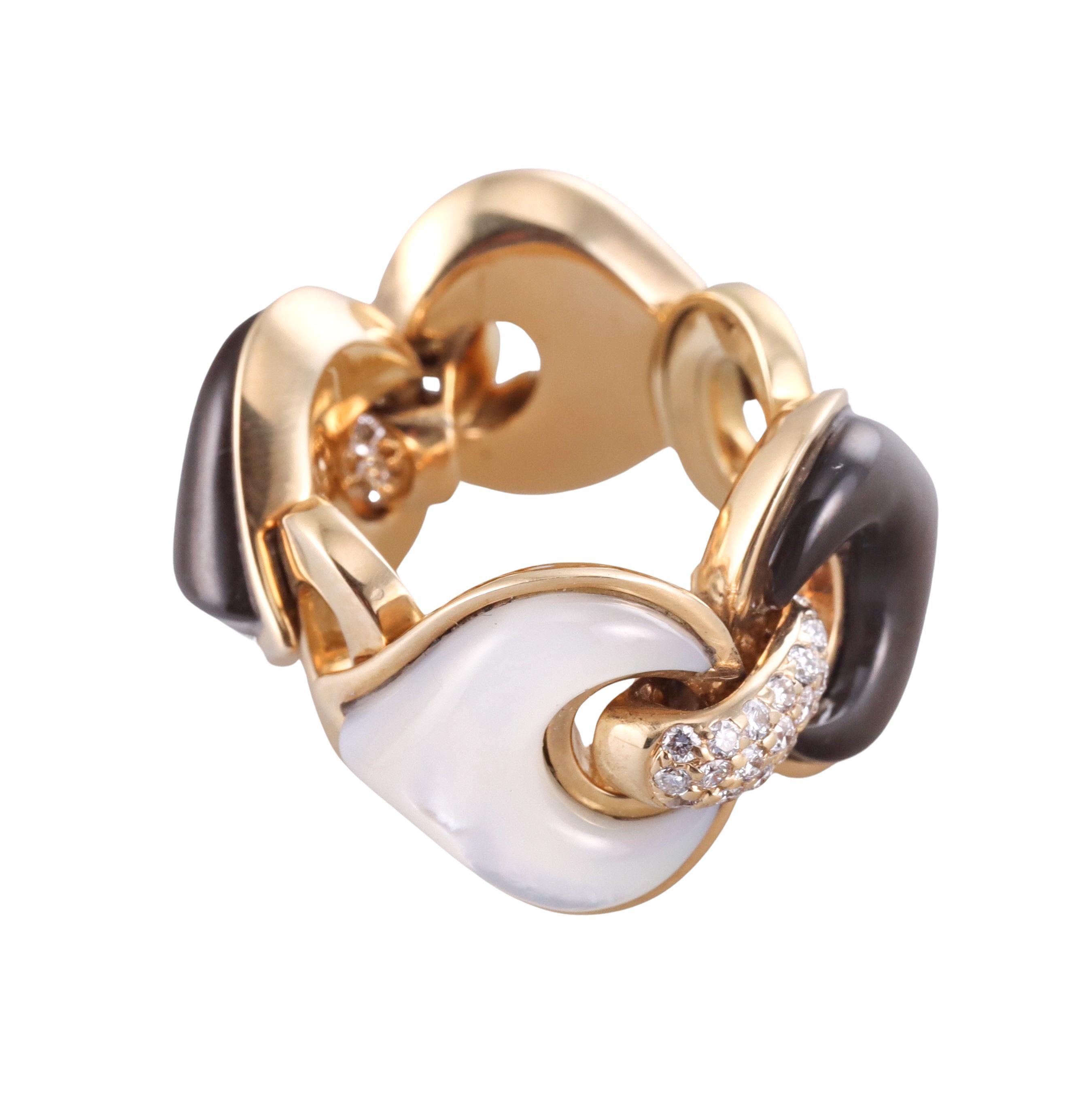 Round Cut Marina B Mother of Pearl Diamond Gold Band Ring For Sale