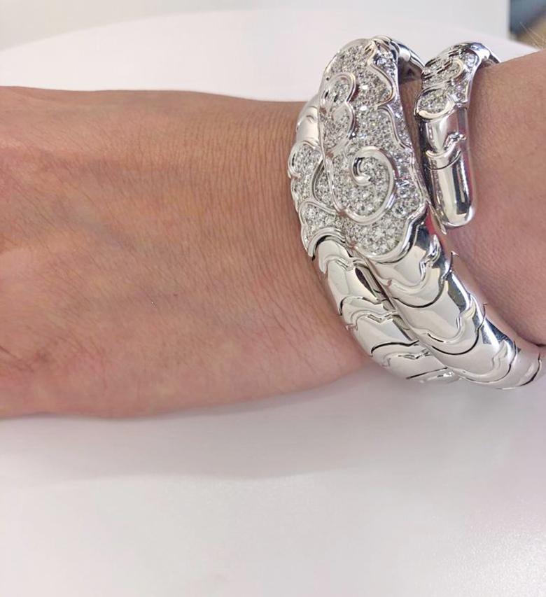 Marina B Onda Bracelet en diamants et serpents Bon état - En vente à New York, NY