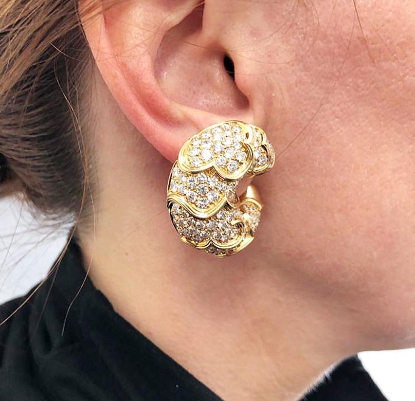 Marina B Onda Crescent Diamond Earrings In Good Condition For Sale In New York, NY