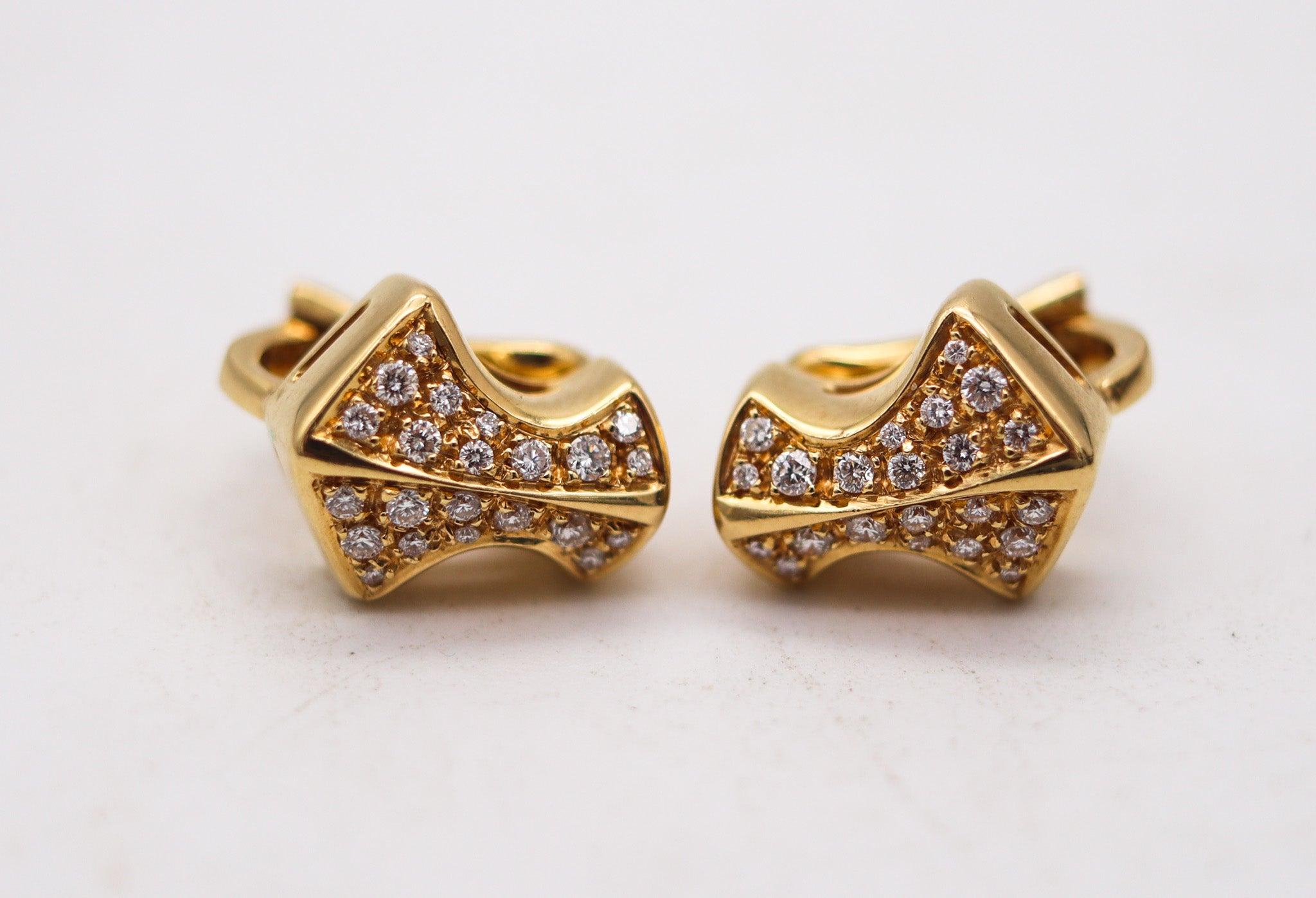 Moderniste Marina B. Paris Milan 1981 Boucles d'oreilles Clips-On en or jaune 18Kt avec diamants VS en vente
