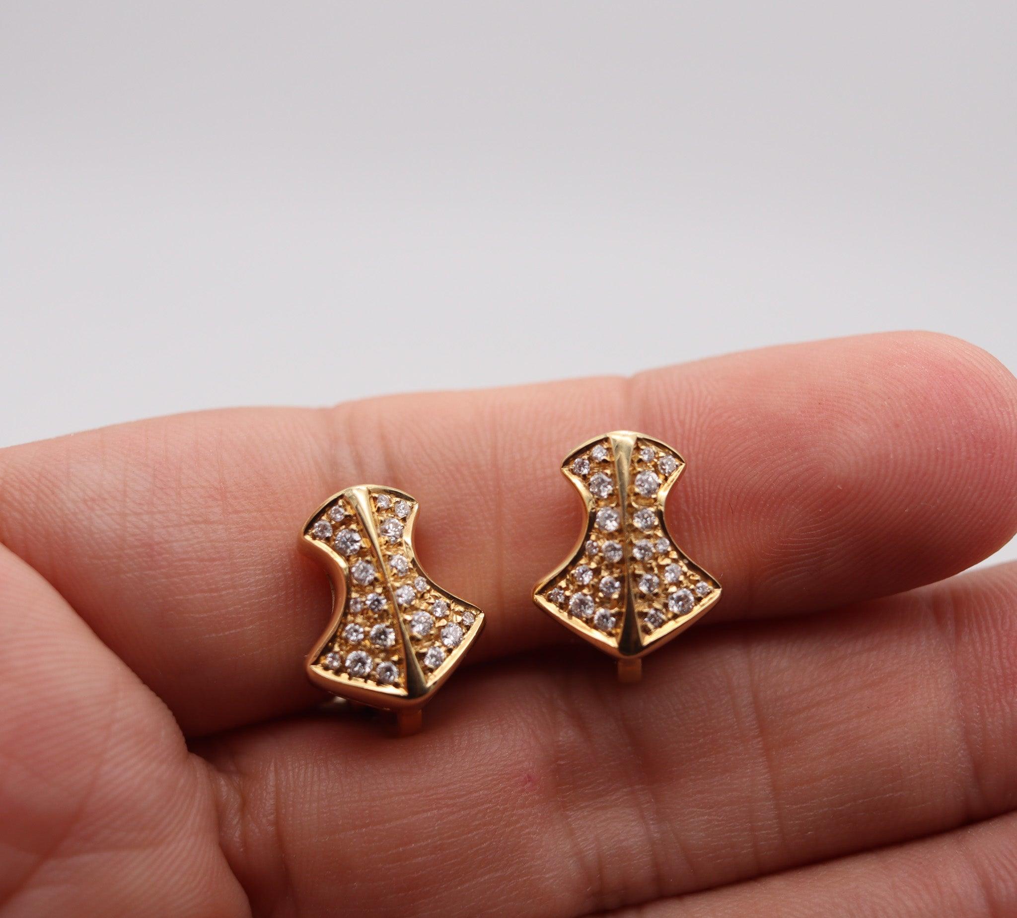 Marina B. Paris Milan 1981 Boucles d'oreilles Clips-On en or jaune 18Kt avec diamants VS Excellent état - En vente à Miami, FL