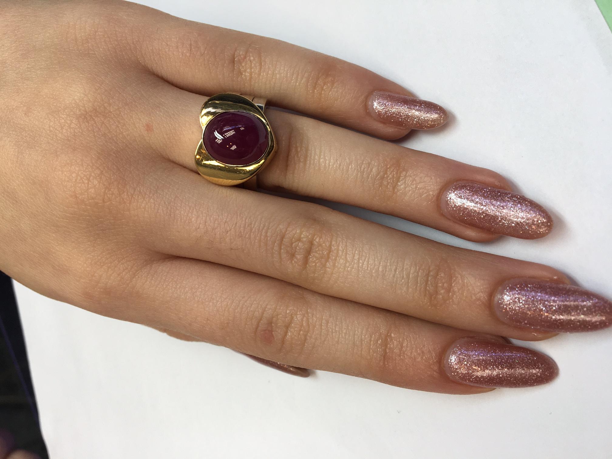 Women's or Men's Marina B Ruby 18 Karat Gold Ring For Sale