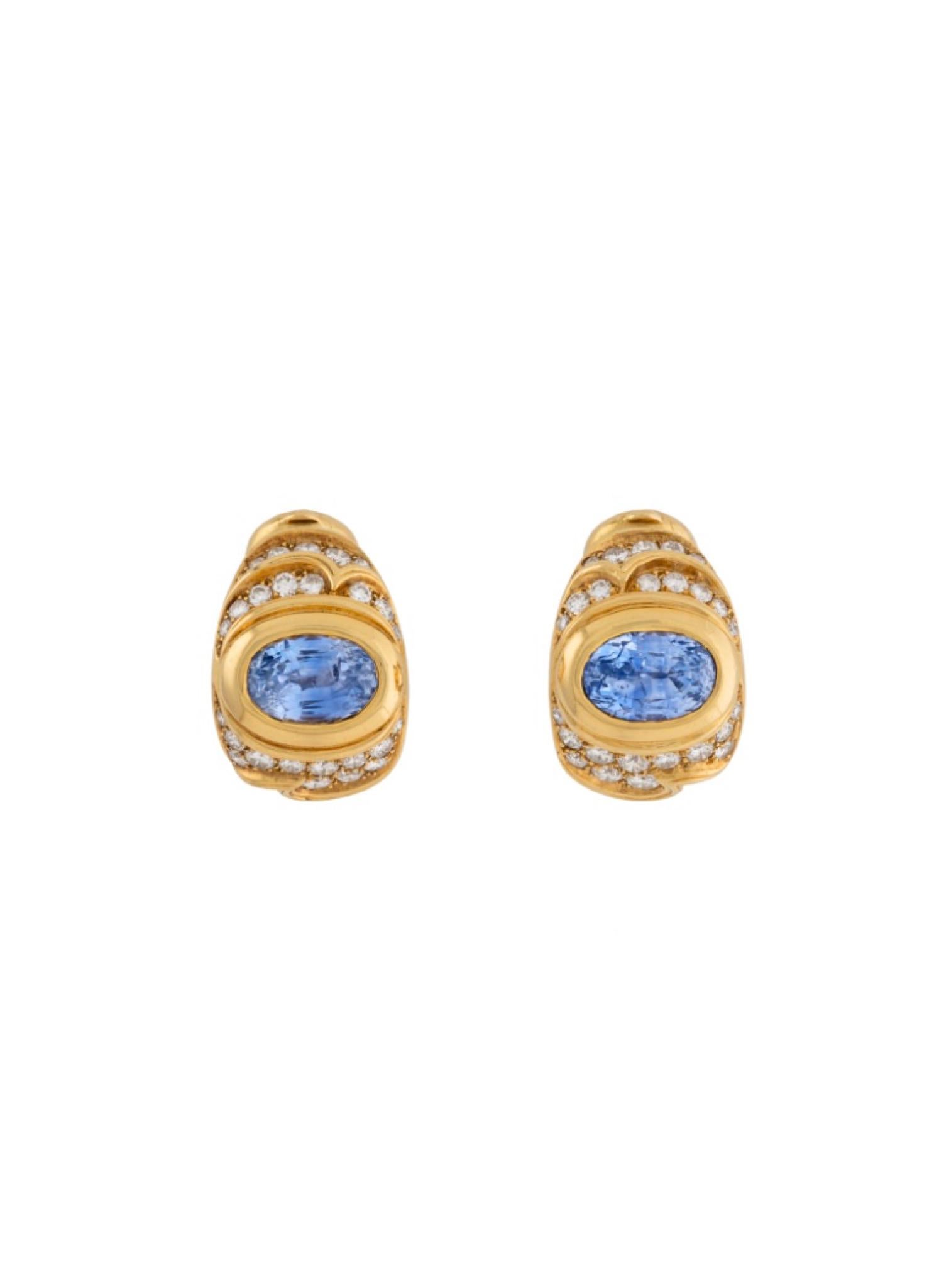 Saphirs ovales, diamants ronds, or jaune 18k (marques françaises), années 1970, signé Marina B, marque du fabricant (Guillemin & Soulaine), numéroté.

Ils sont dotés d'un dos à clip. Notes supplémentaires : OU, 750

Saphirs : pour un poids total