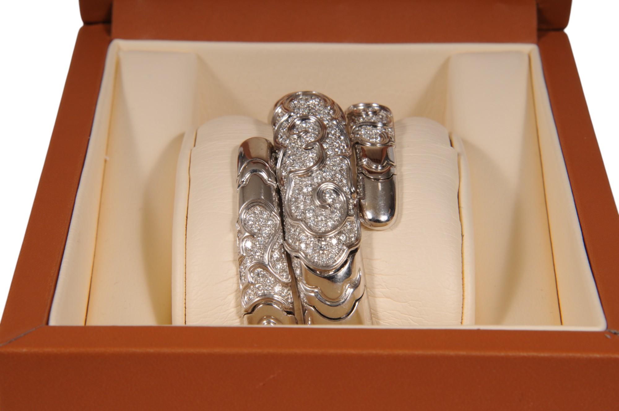 I. A B. Bracelet Onda Coil en or blanc et diamants 3.10Ct Wrist Cuff Spiral en vente 14
