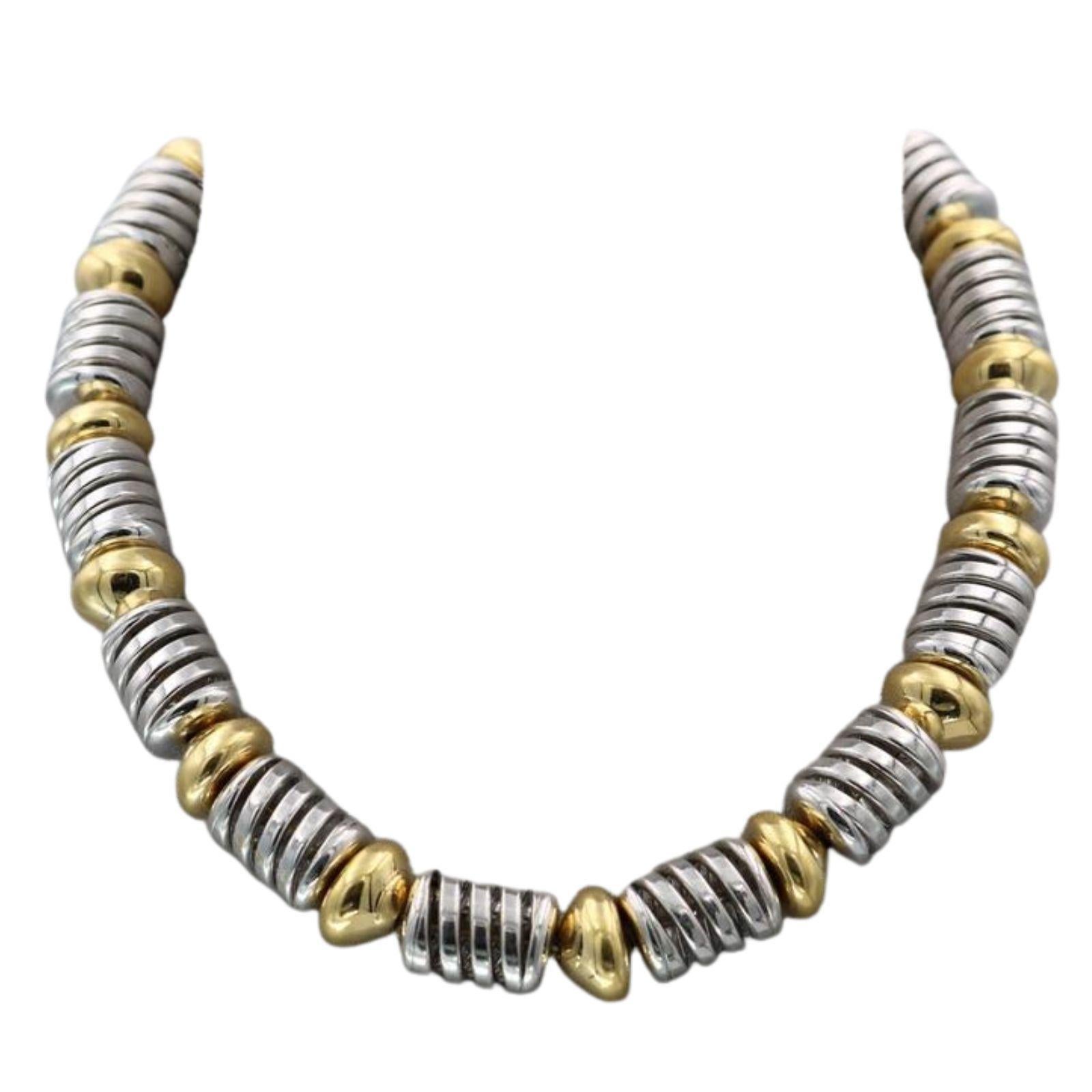 Marina B Or jaune Or blanc Collier ras de cou Helix 18K

Design/One, ce collier en or 18 carats incarne une élégance audacieuse avec son alternance de perles en or jaune et en or blanc, méticuleusement travaillées pour créer un motif rythmique et