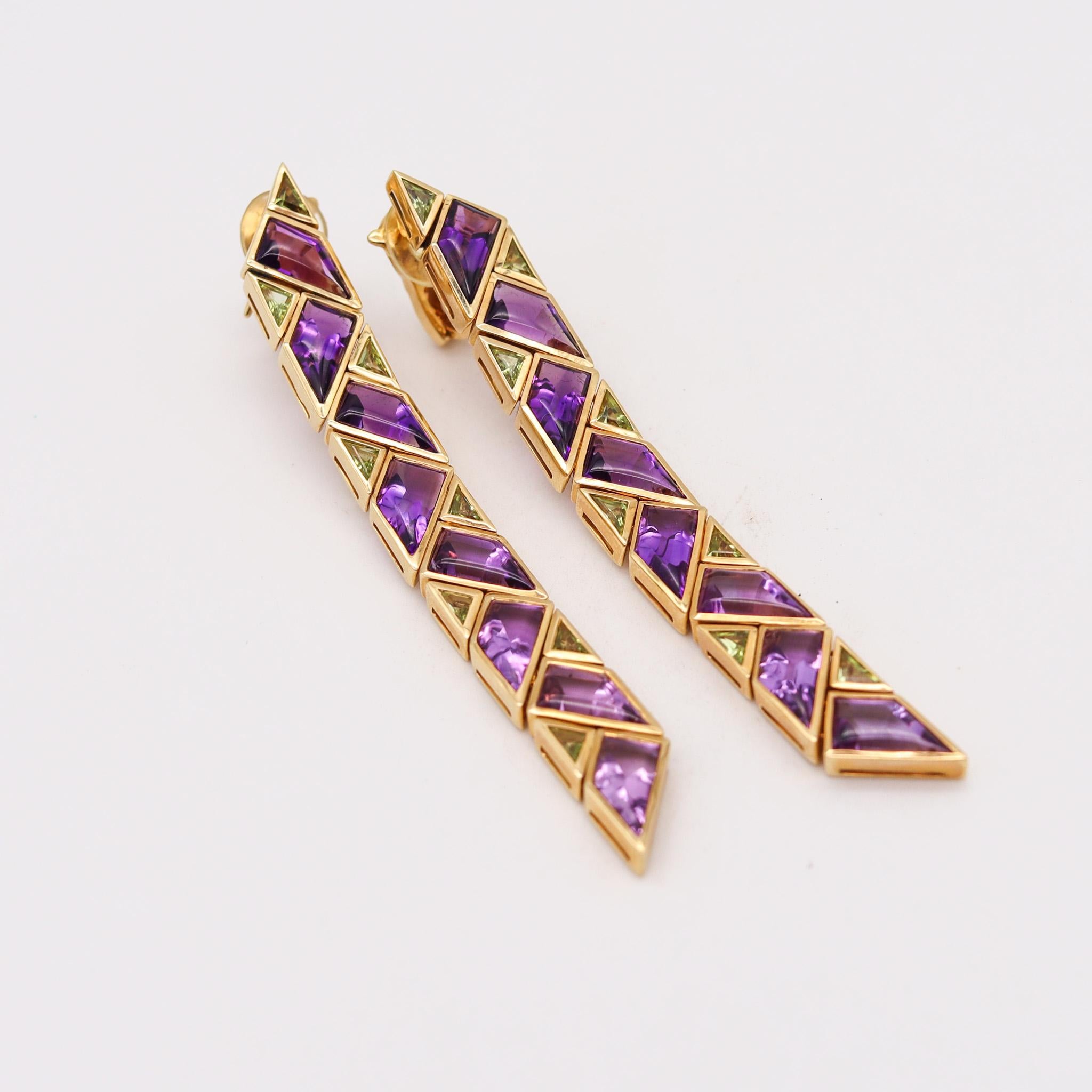 Pyramide dangle earrings designed by Marina B.

Beautiful vintage earrings made in Milano Italy by the iconic Marina Bvlgari, back in the 1989. This dangle drop pair is from the highly collectable Pyramide collection carefully crafted in solid