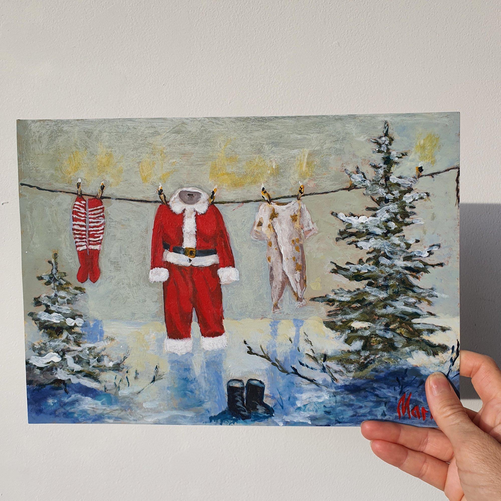 ¡Captura el caprichoso encanto de las fiestas navideñas con este encantador cuadro original! El clásico traje rojo de Papá Noel, junto con un acogedor pijama navideño y calcetines a rayas, cuelgan de un tendedero. Esta obra de arte acrílica pintada