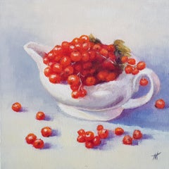 "Luces de grosella roja en porcelana blanca"