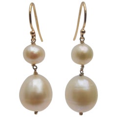 Marina J. Orecchini in oro con perle bianche da 6 mm e 11 mm