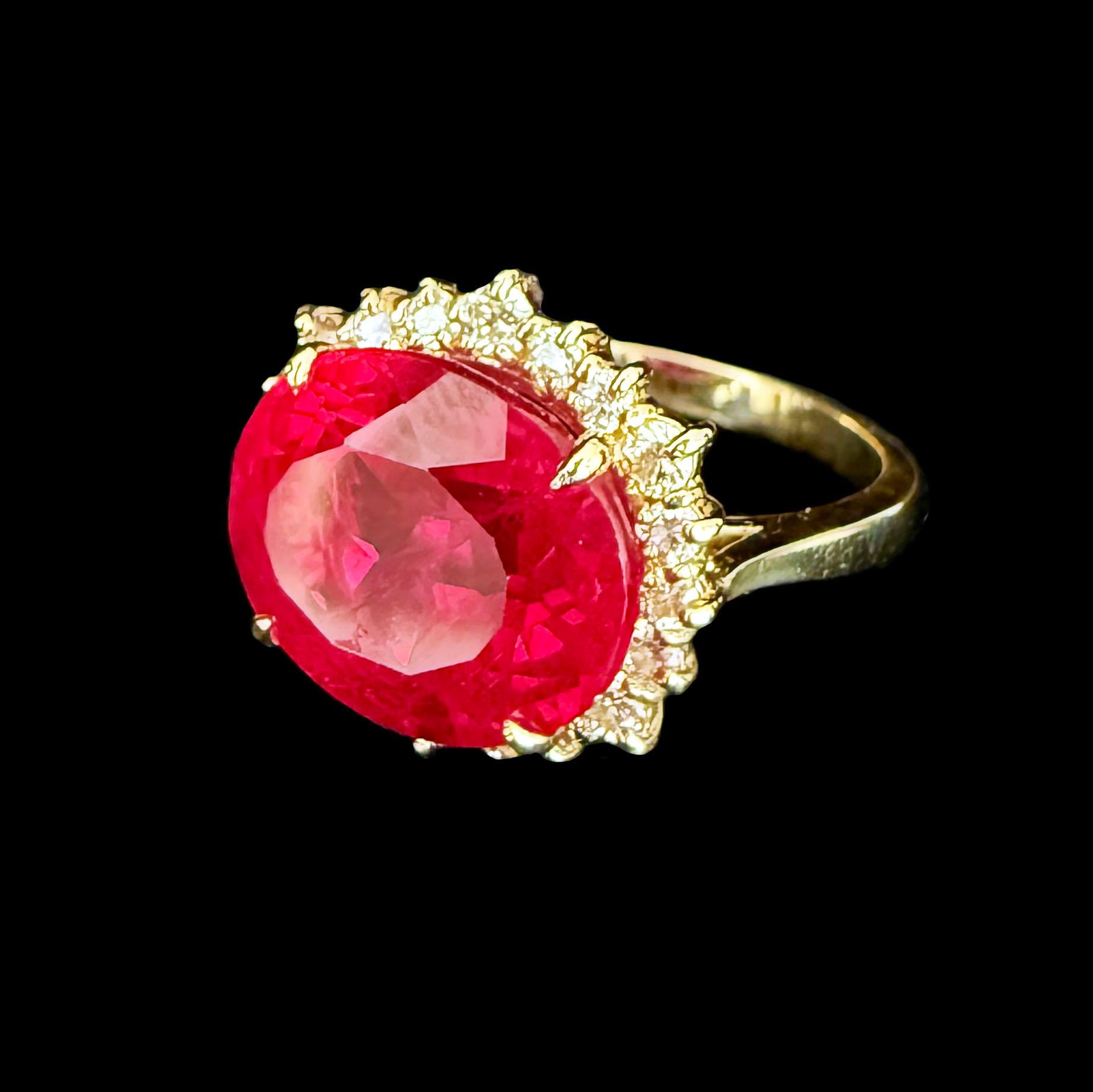 Marina J., bague rubis de 9,5 carats avec diamants et or jaune massif 14 carats Neuf - En vente à Los Angeles, CA