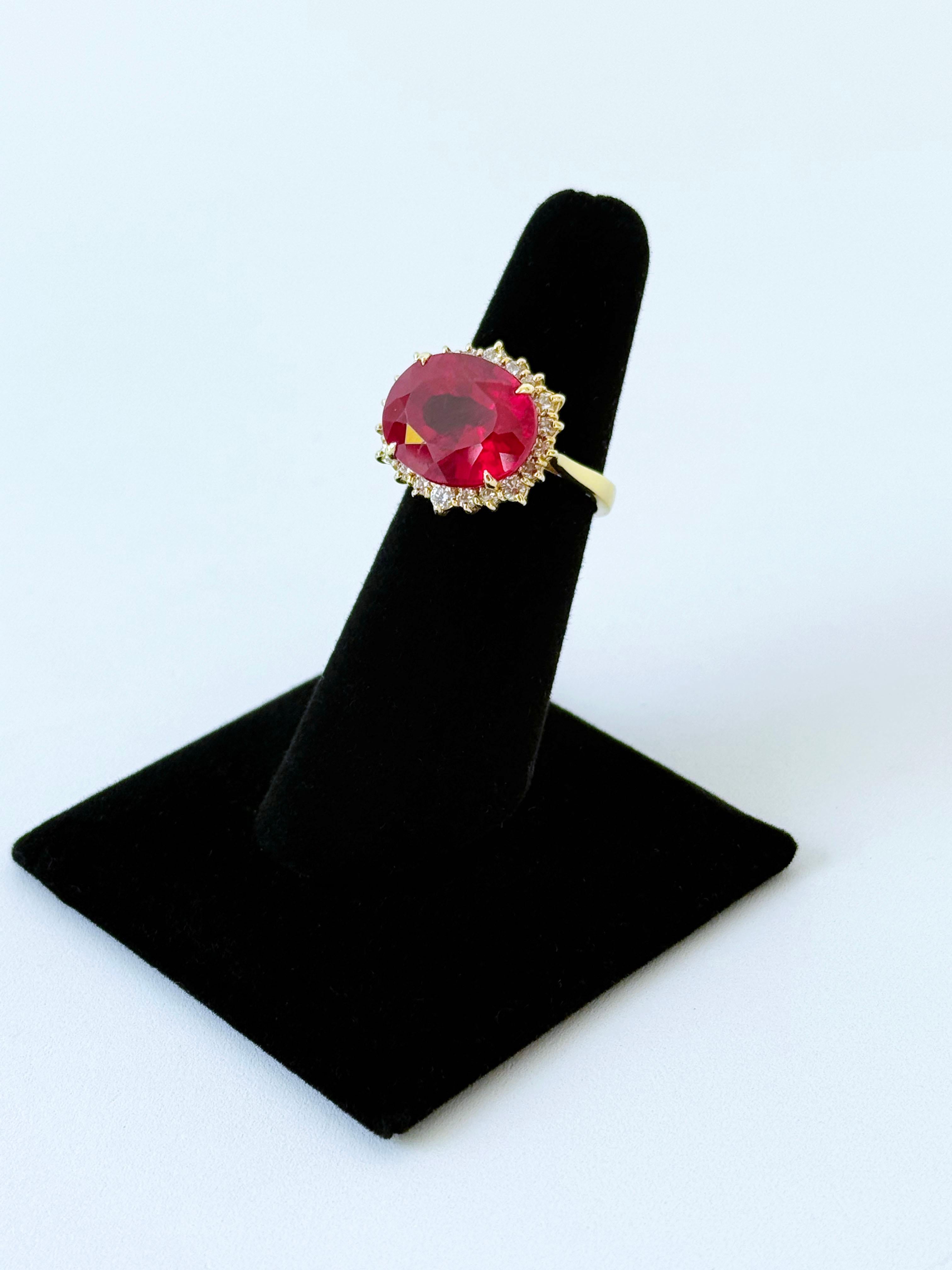 Marina J., bague rubis de 9,5 carats avec diamants et or jaune massif 14 carats Pour femmes en vente