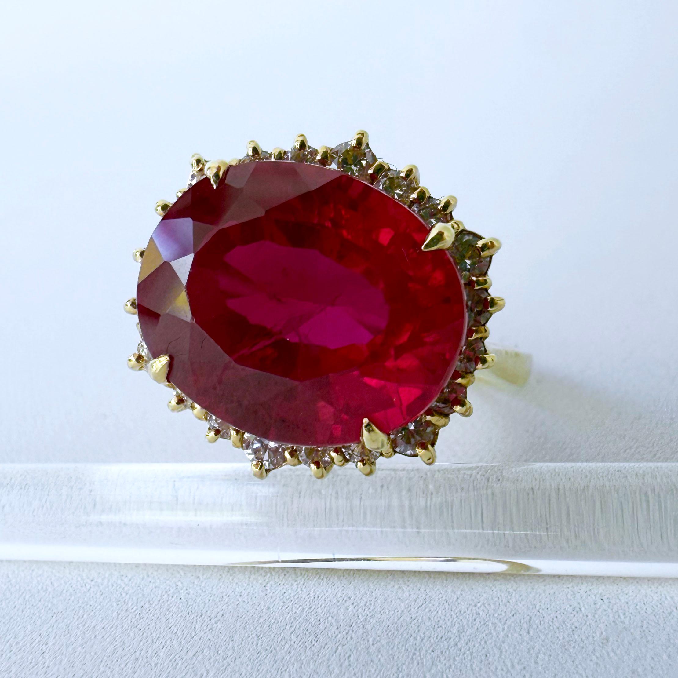 Marina J., bague rubis de 9,5 carats avec diamants et or jaune massif 14 carats en vente 3