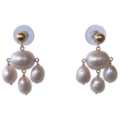 Marina J. Boucles d'oreilles chandelier en or jaune 14 carats et perles