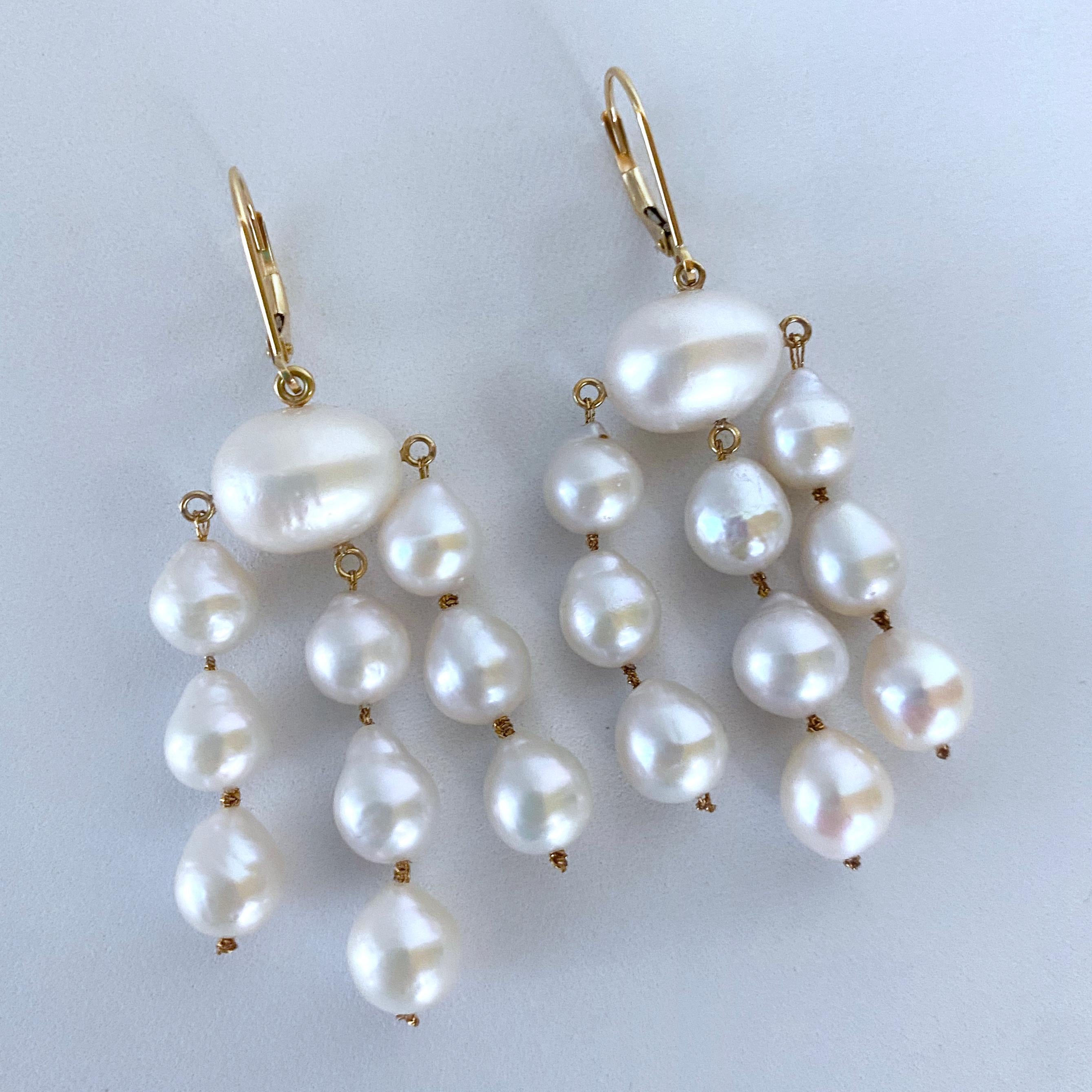 Marina J. Boucles d'oreilles chandelier en or jaune 14 carats massif et perles Pour femmes en vente