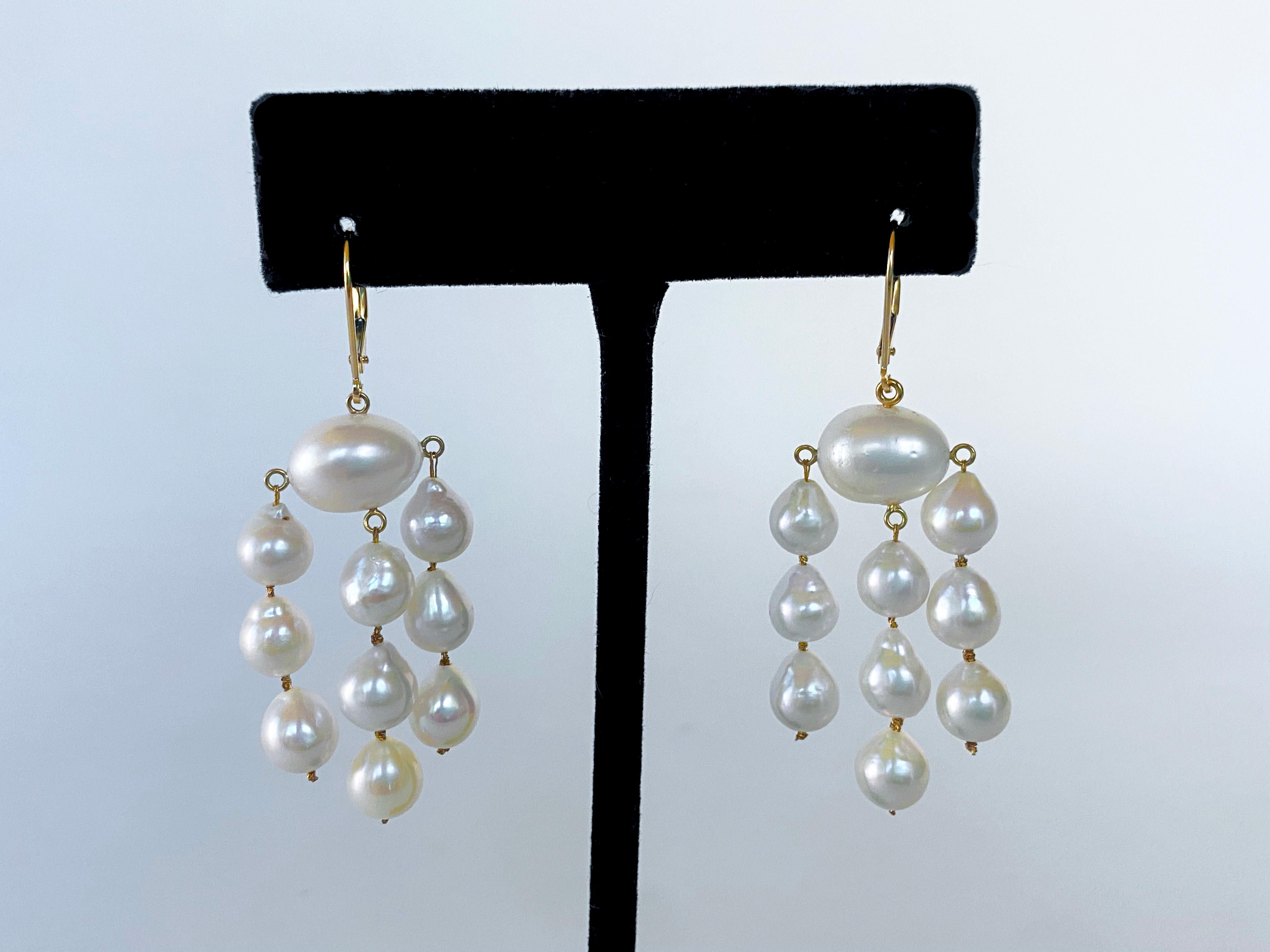 Marina J. Boucles d'oreilles chandelier en or jaune 14 carats massif et perles en vente 1