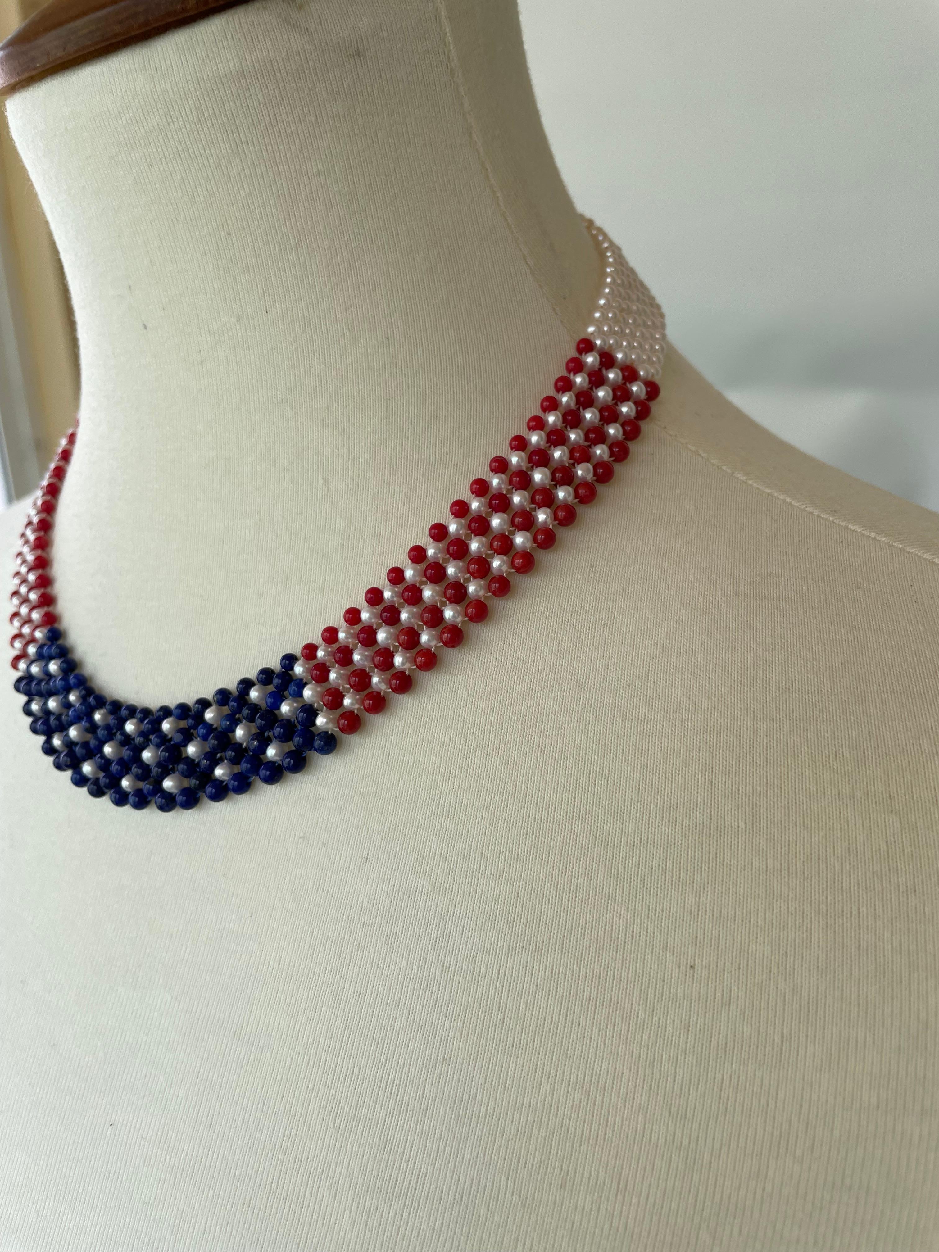 Marina J. Collier de perles, corail et lapis tissés avec or jaune 14 carats, représentant le drapeau américain Pour femmes en vente