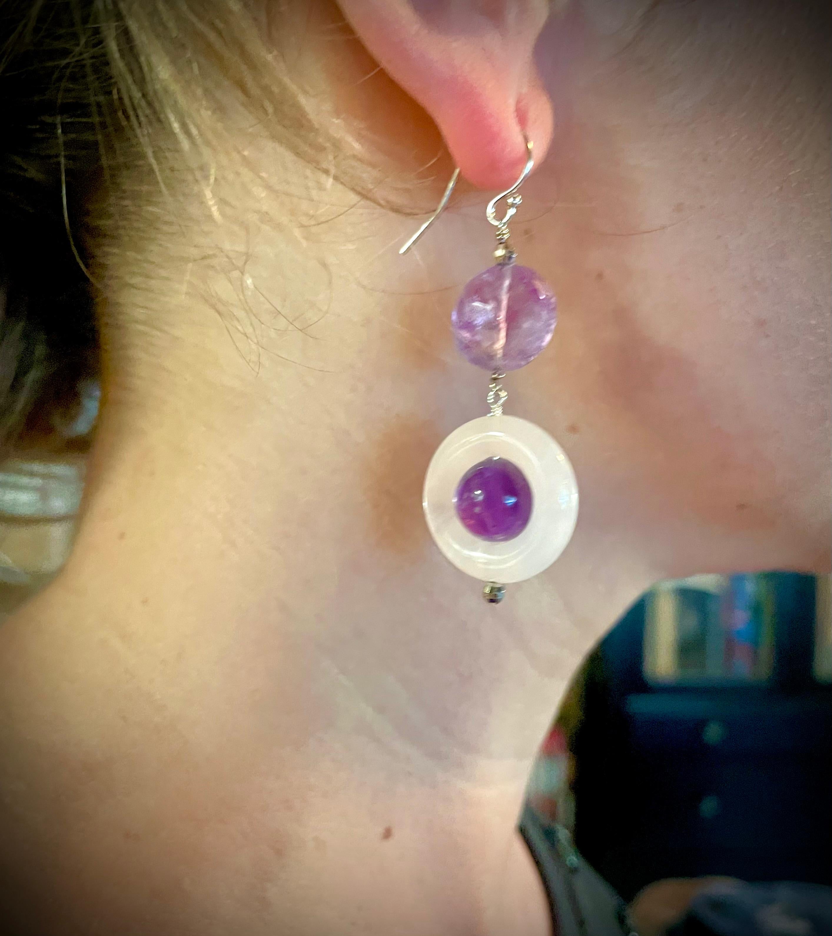 Artisan Boucles d'oreilles en améthyste, quartz rose et or blanc massif 14k de Marina J. en vente