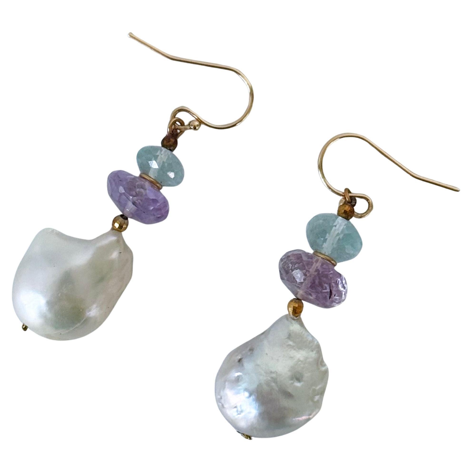 Marina J Boucles d
oreilles en aigue-marine, améthyste et perles baroques avec crochet en or