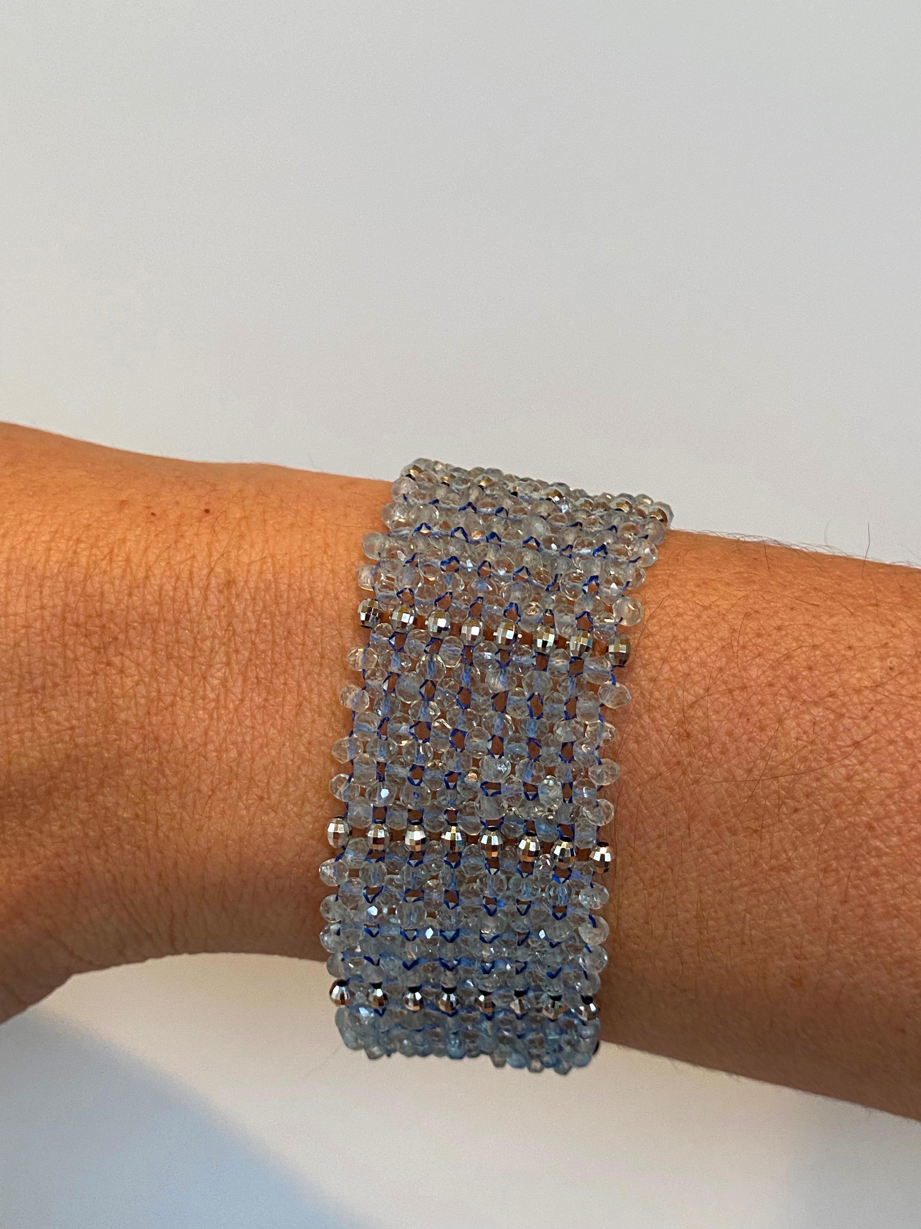 Marina J. Gewebtes Armband aus Sterlingsilber mit Aquamarin und rhodiniertem Silber (Perle) im Angebot