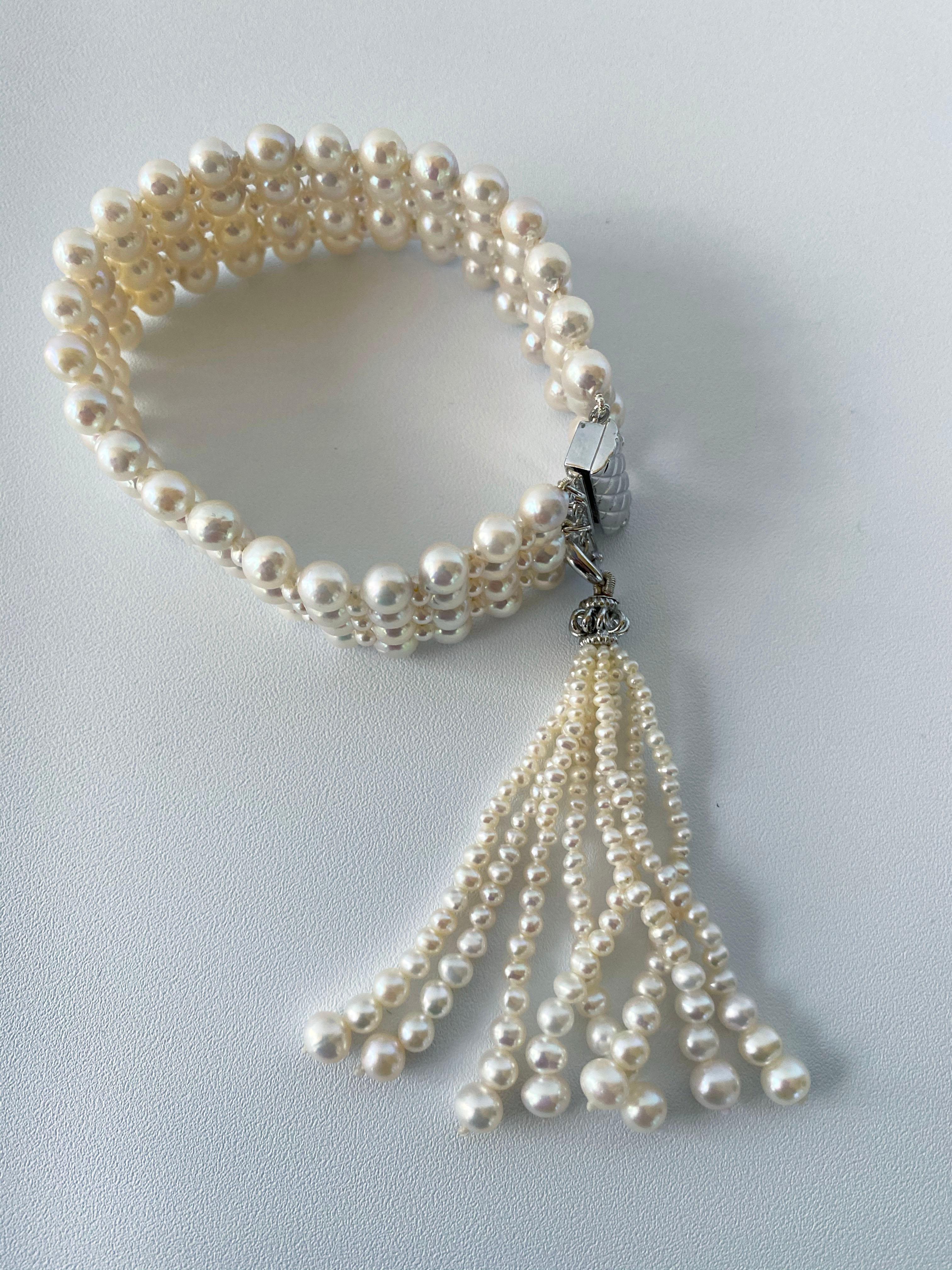 Perle Marina J. Bracelet en perles tissées d'inspiration « Art déco » avec pompon en perles en vente