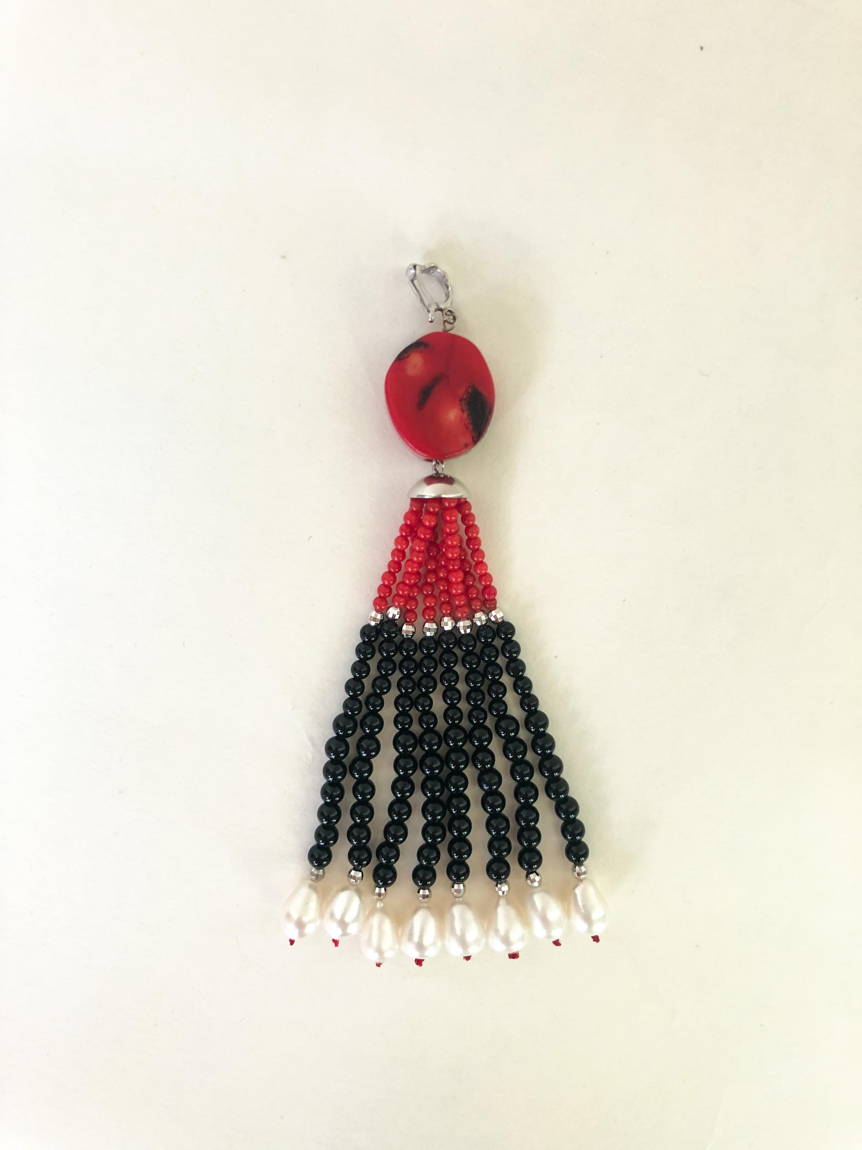 Marina J. Collier sautoir de style Art déco avec corail, onyx, perles et pompon en vente 1