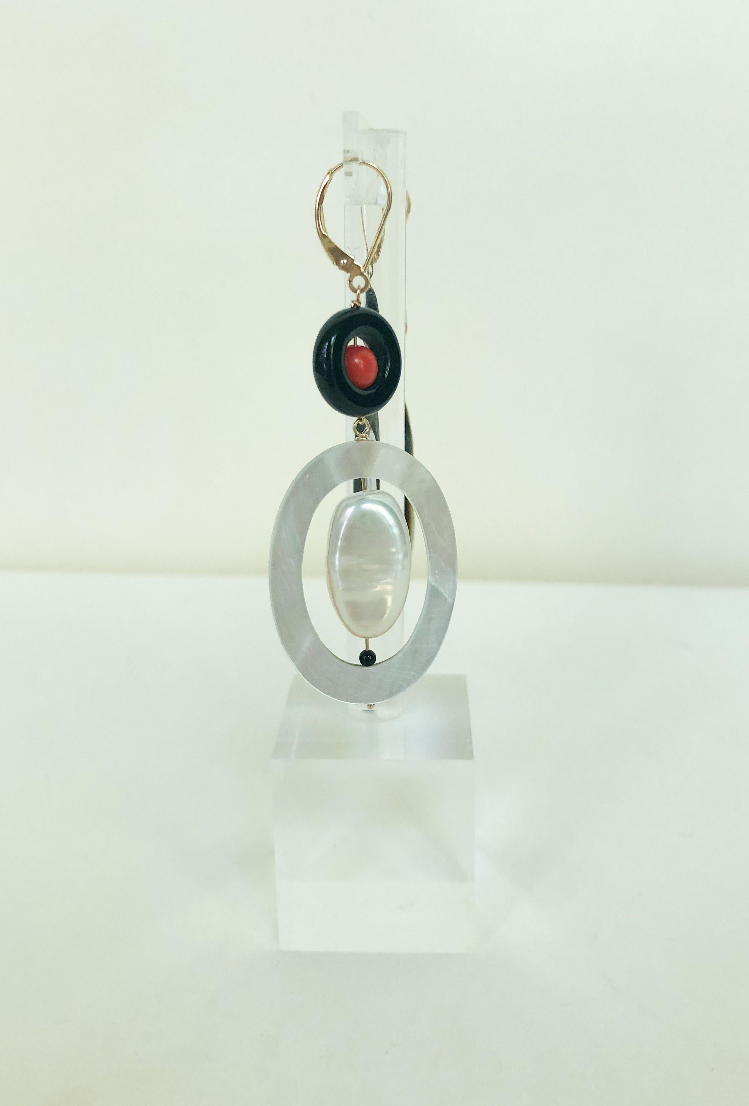 Marina J. Boucles d'oreilles « style Art déco » en or 14 carats avec corail, onyx, perles Pour femmes en vente