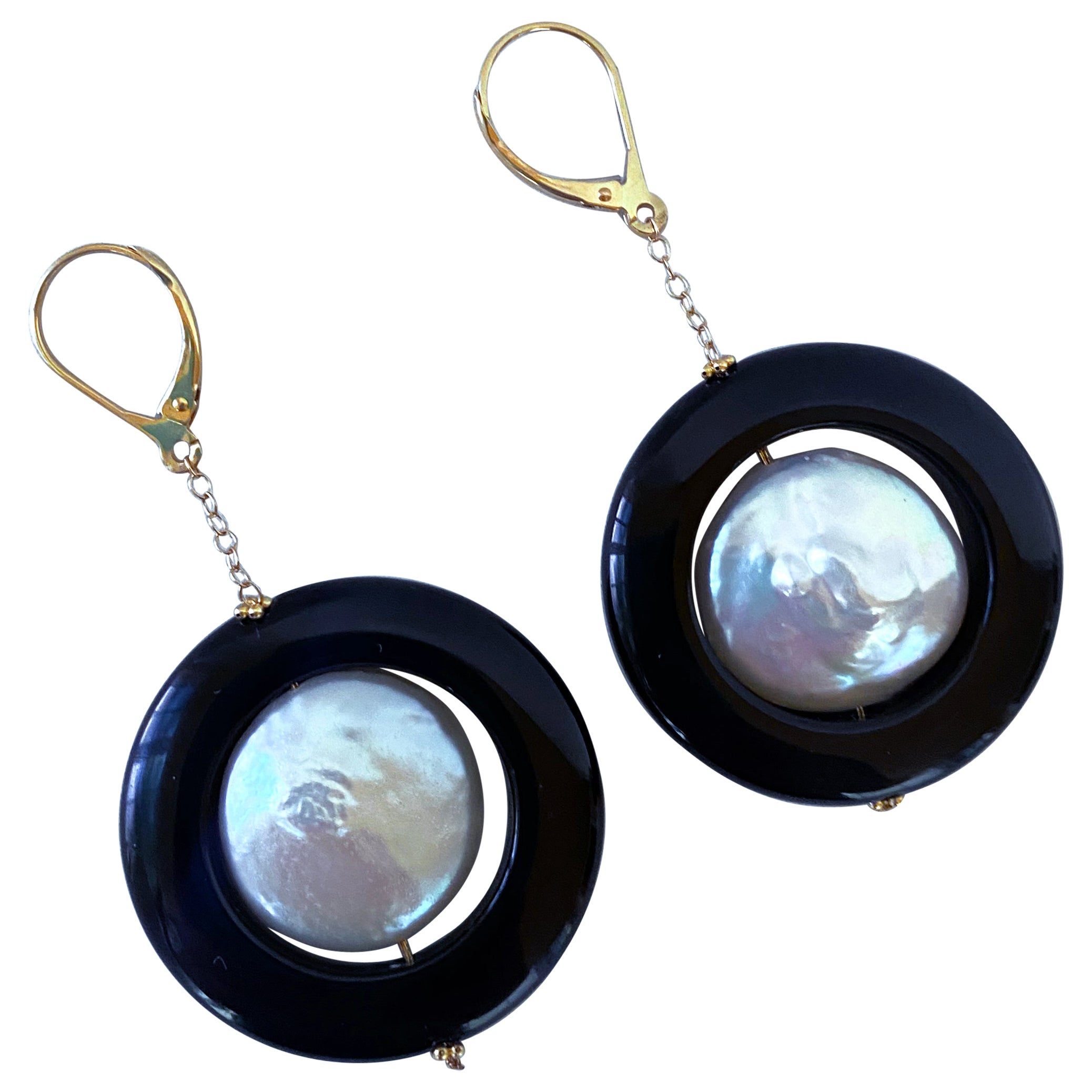 Marina J. Pendientes de perla barroca y ónice negro con oro amarillo macizo de 14k