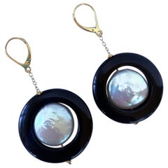 Marina J. Pendientes de perla barroca y ónice negro con oro amarillo macizo de 14k