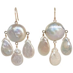 Marina J. Boucles d'oreilles perles baroques avec trois gouttes de perles plates et or jaune 14k
