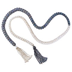 Marina J. Lariat intrecciato di perle bianche e nere con nappe di perle e oro 14K