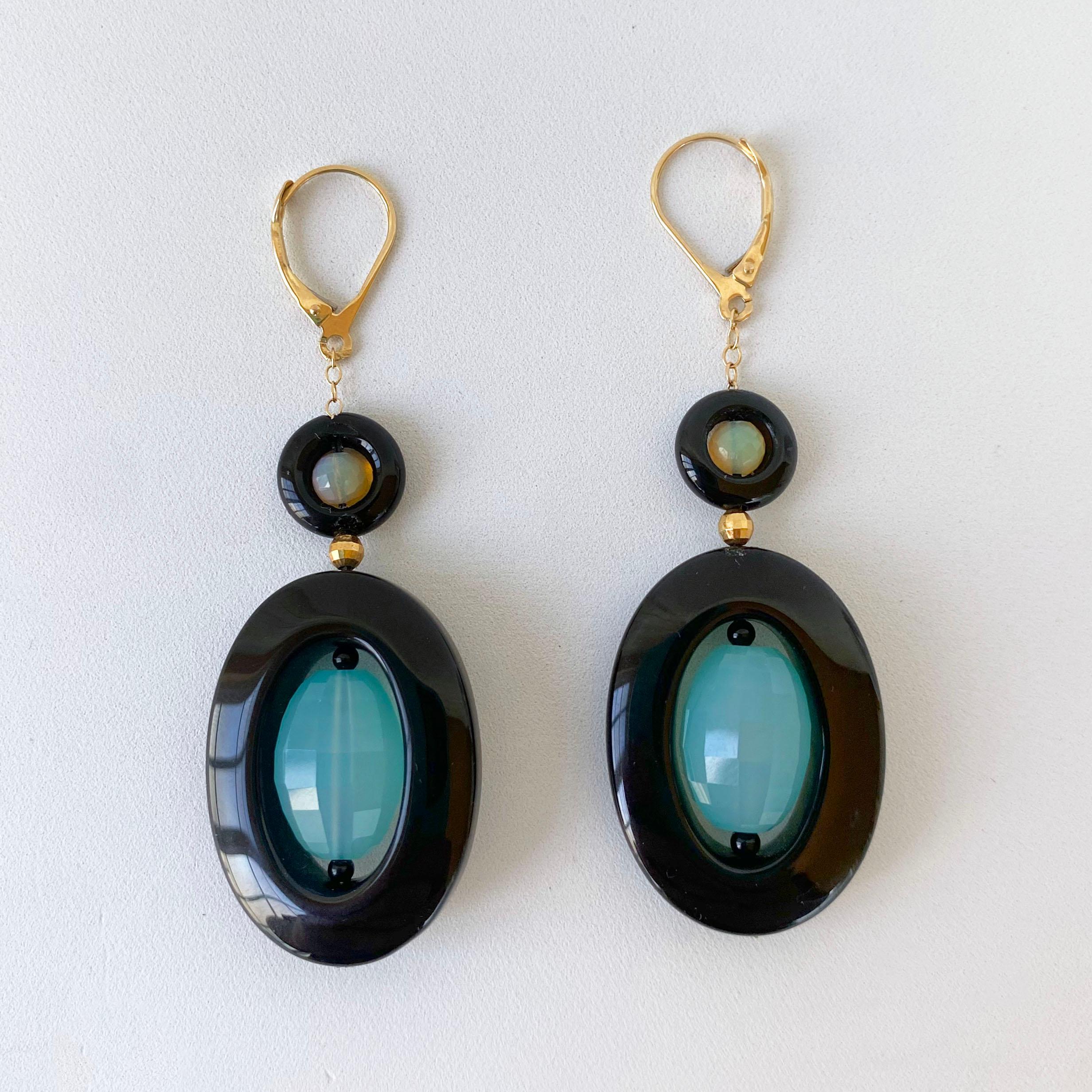 Perle Boucles d'oreilles pendantes en onyx noir, apatite, opale et or jaune 14k massif de Marina J. en vente