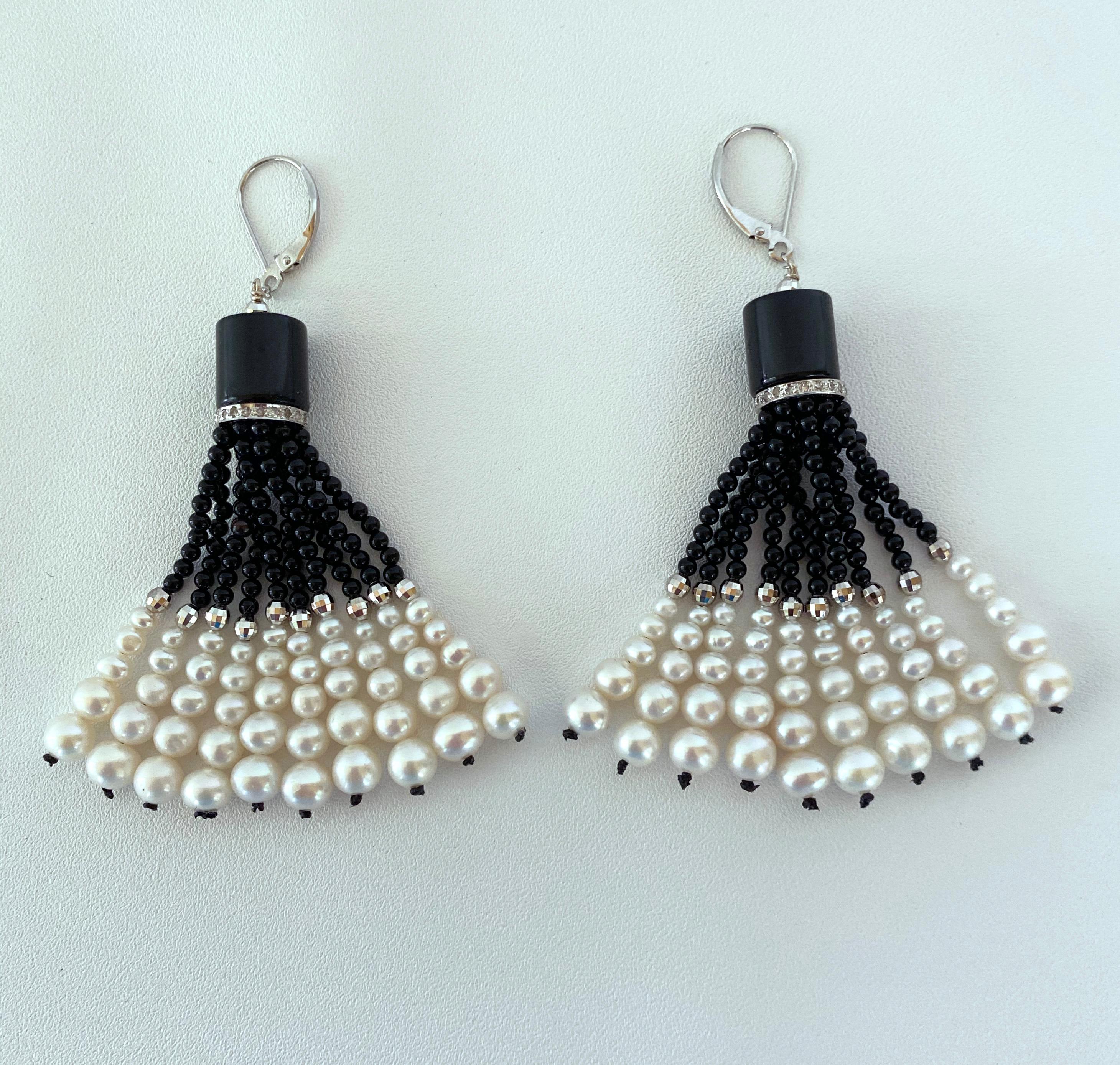 Taille coussin Marina J. Boucles d'oreilles d'inspiration Art déco en perles, onyx noir, diamants et or en vente