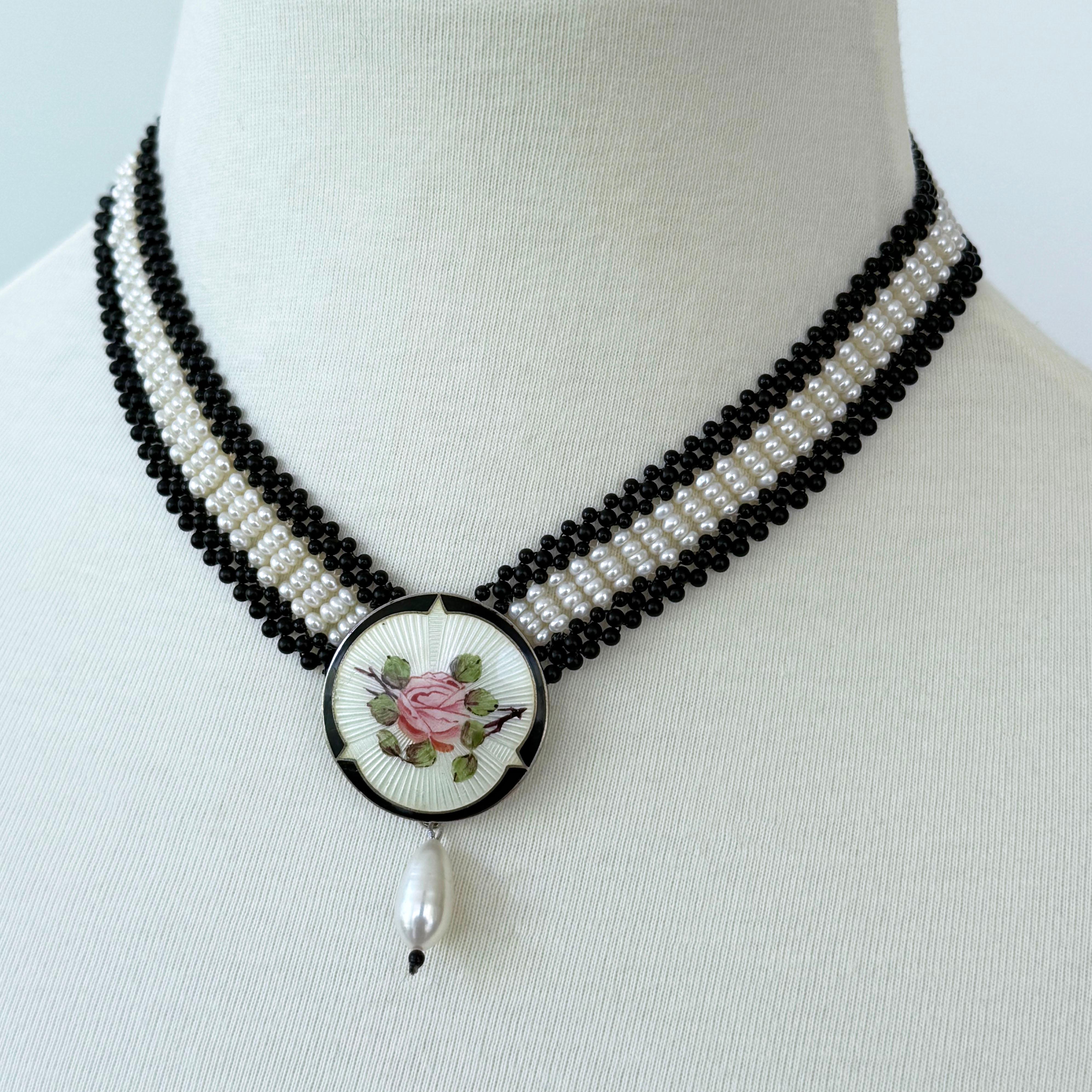 Marina J. Halskette aus schwarzem Onyx, Perlen und Silber mit Vintage-Emaille als Herzstück (Kunsthandwerker*in) im Angebot