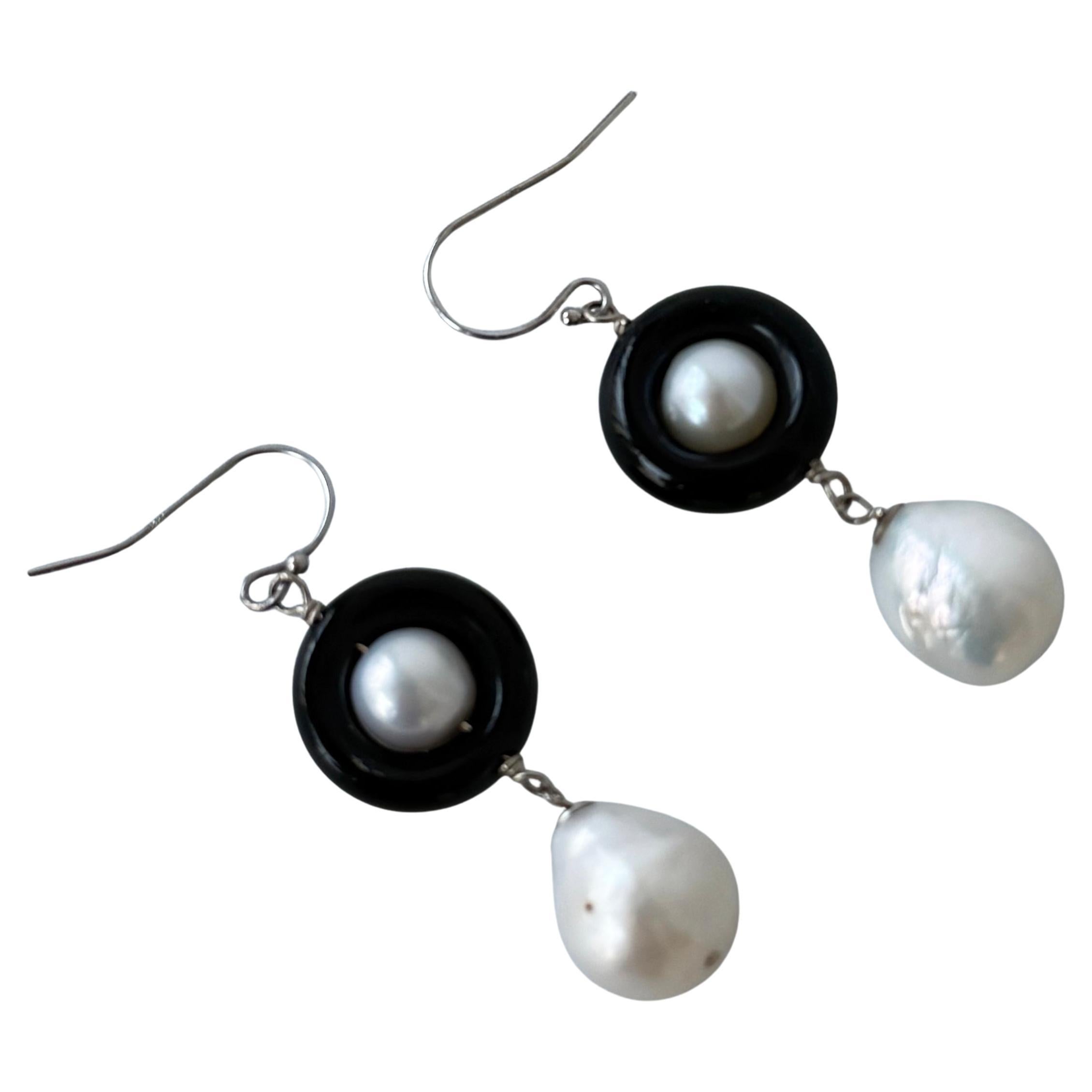 Marina J. Orecchini penzolanti in onice nero, perle e massello Art Deco 14k in vendita