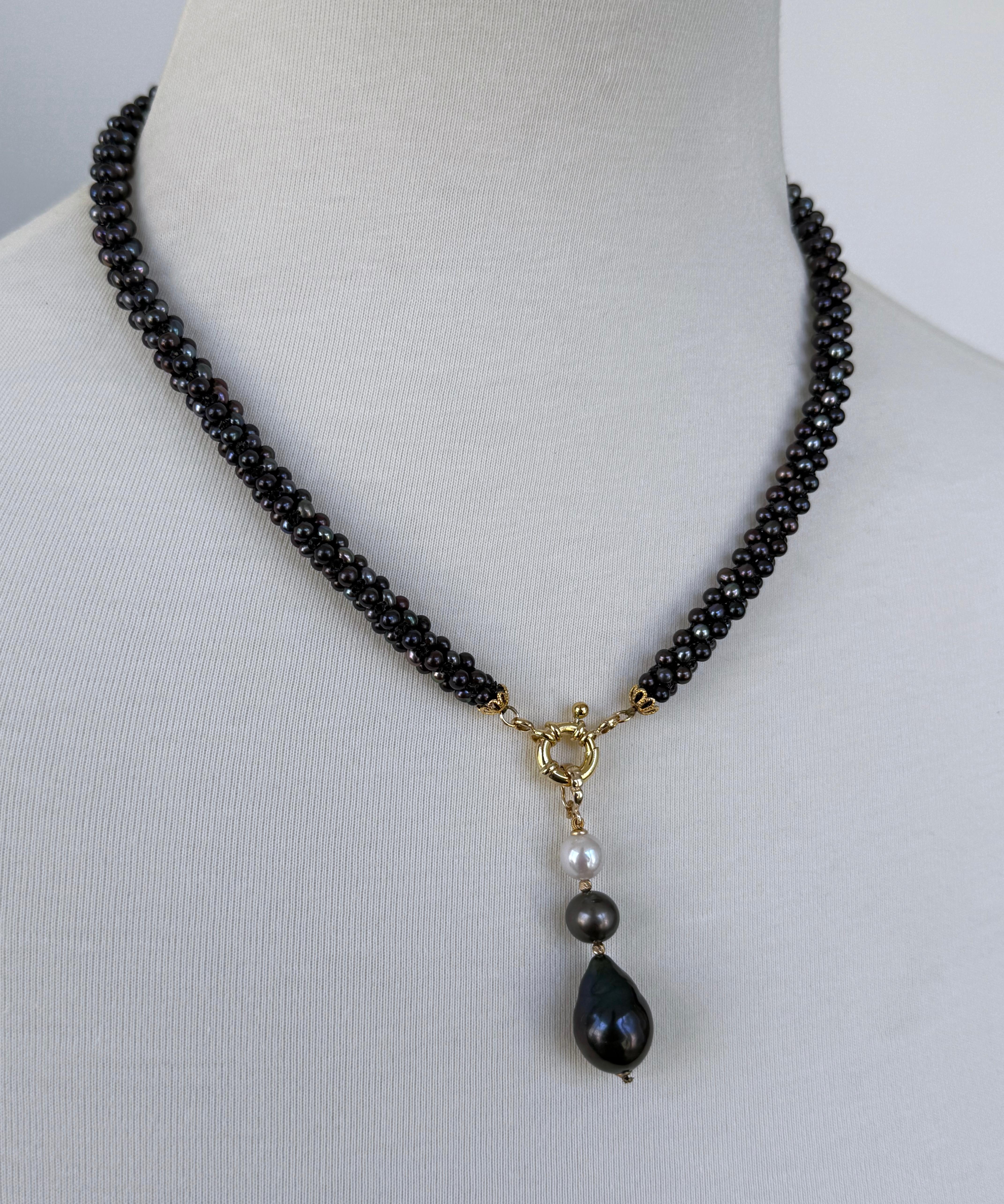 Marina J. Collier de perles noires plaquées or jaune 18 carats et pompon Pour femmes en vente