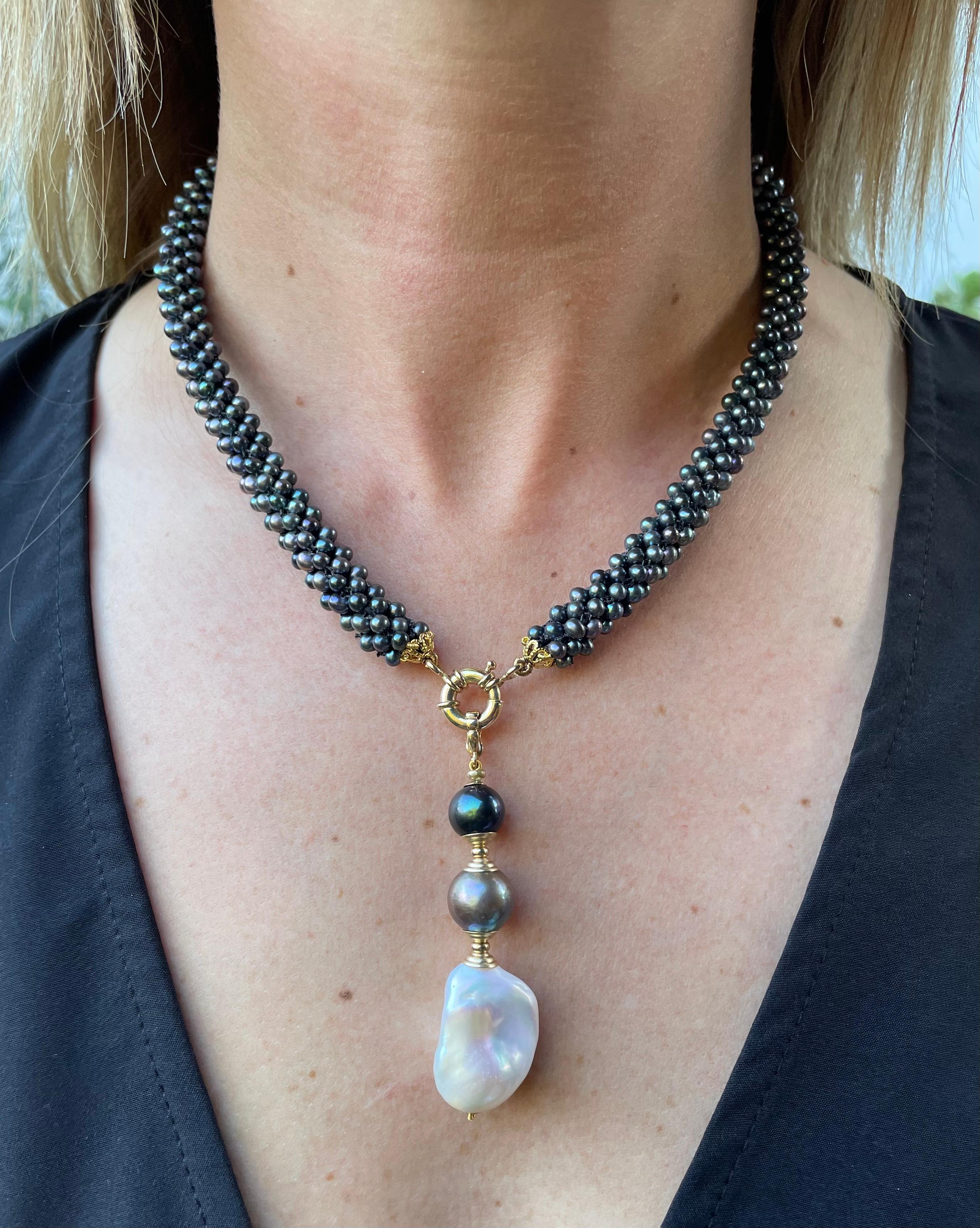 Moderne Marina J Collier carré en 14k avec perles noires et pampilles amovibles Ombre en vente