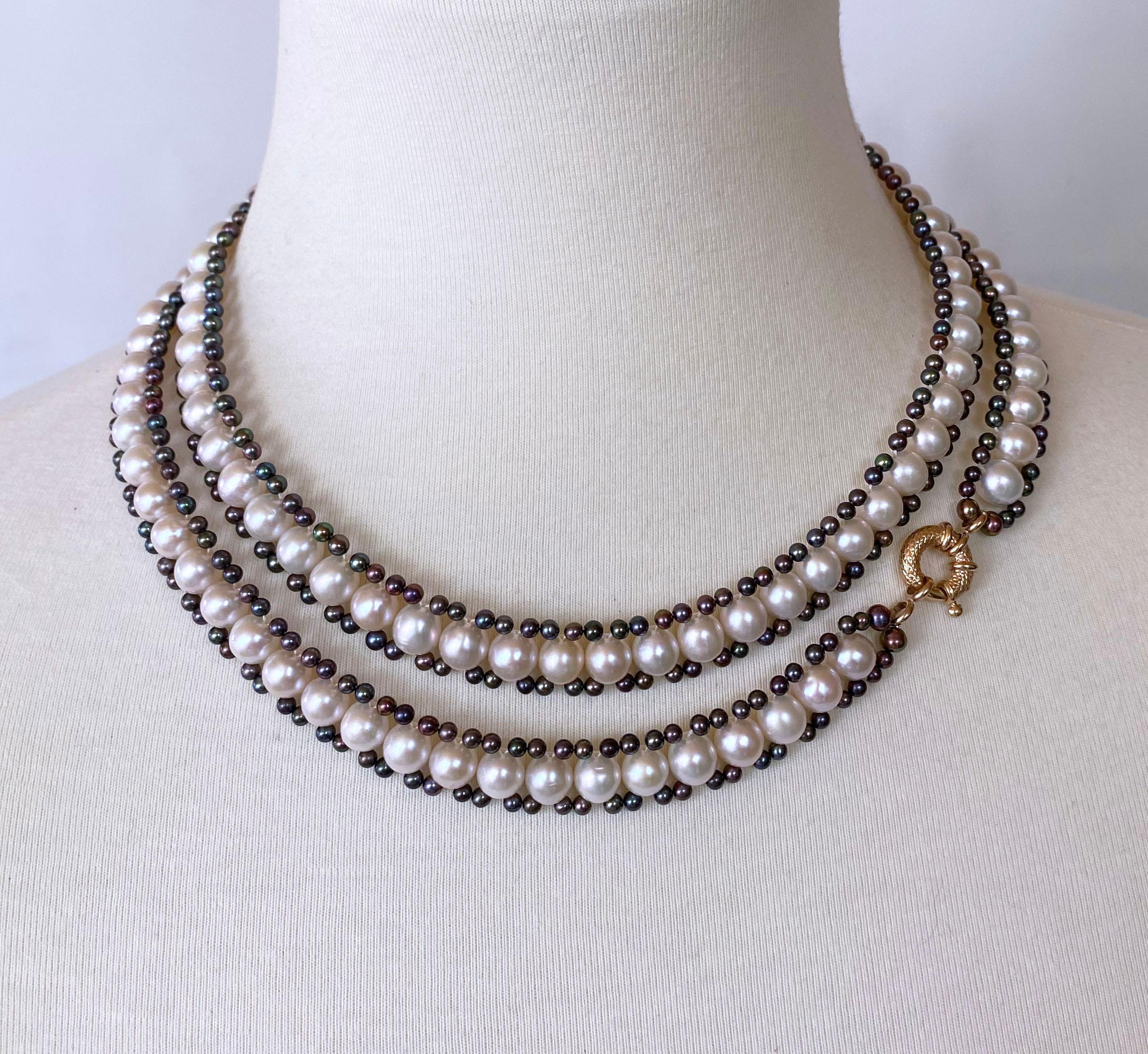 Perle Marina J. Sautoir à perles noires et blanches avec pompon amovible et or jaune 14 carats en vente