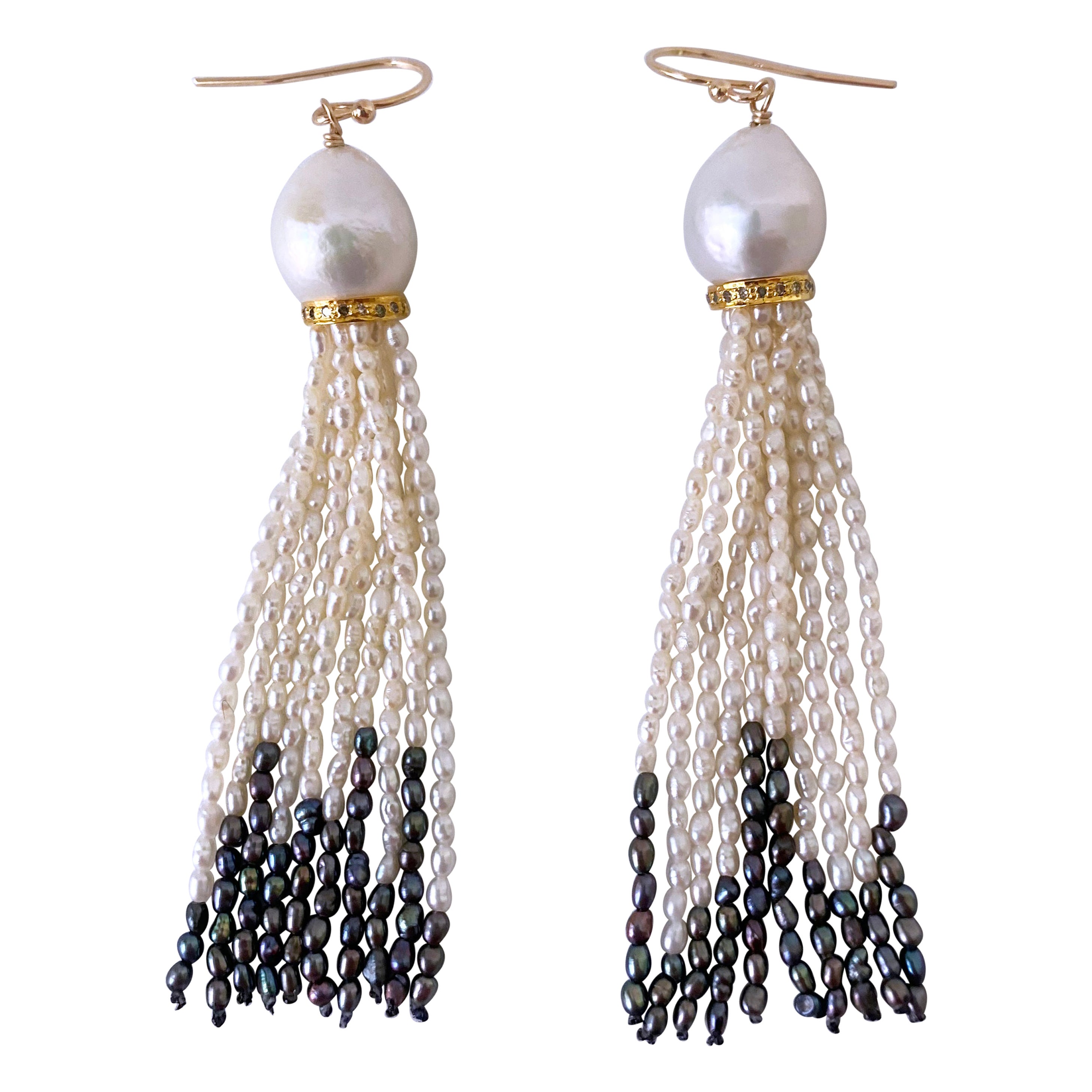 Marina J. Pendientes de borla de perla de arroz blanca y negra con diamantes y oro