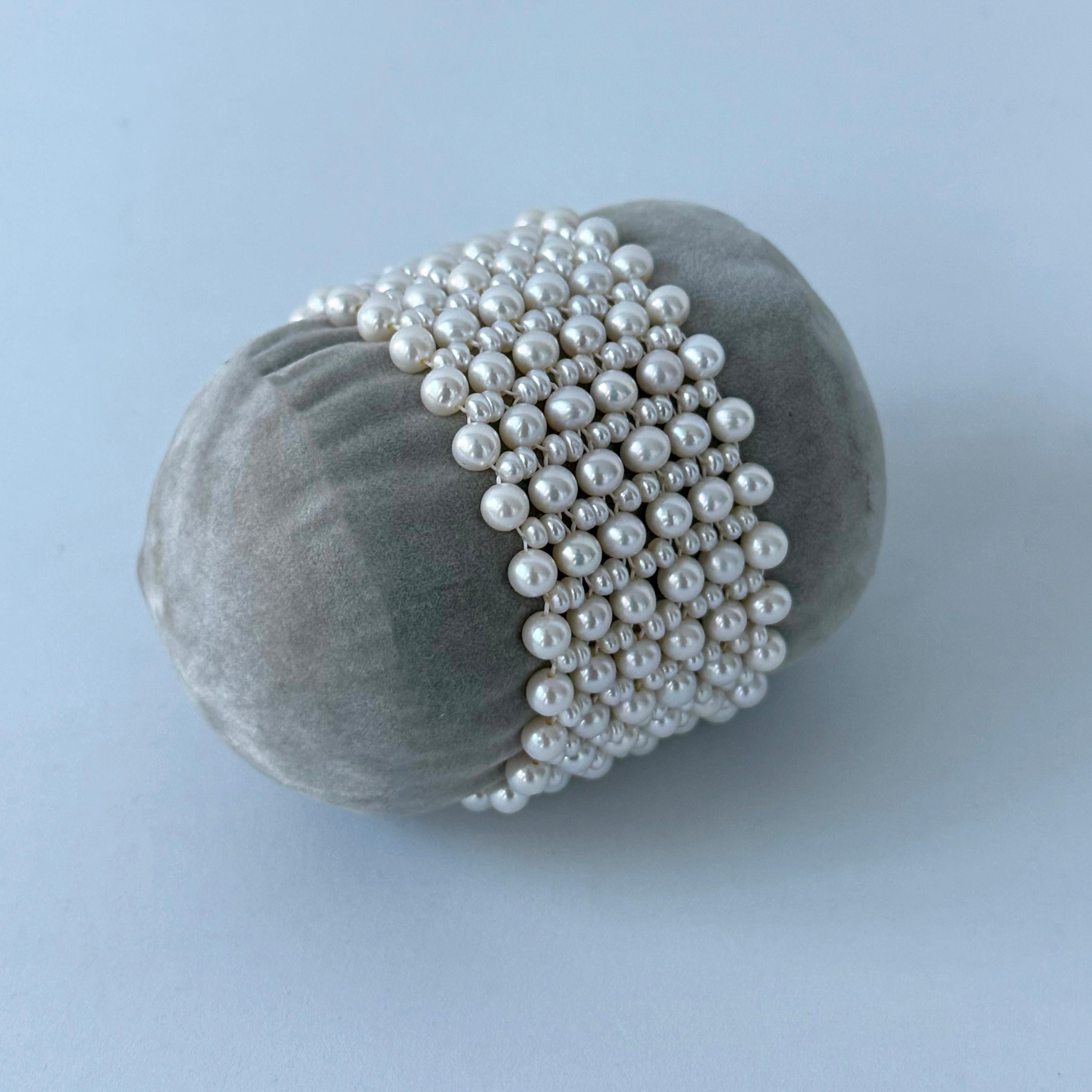 Marina J. Bridal Pearl Woven Bracelet With Rhodium Plated Clasp en Nuevo estado para la venta en Los Angeles, CA