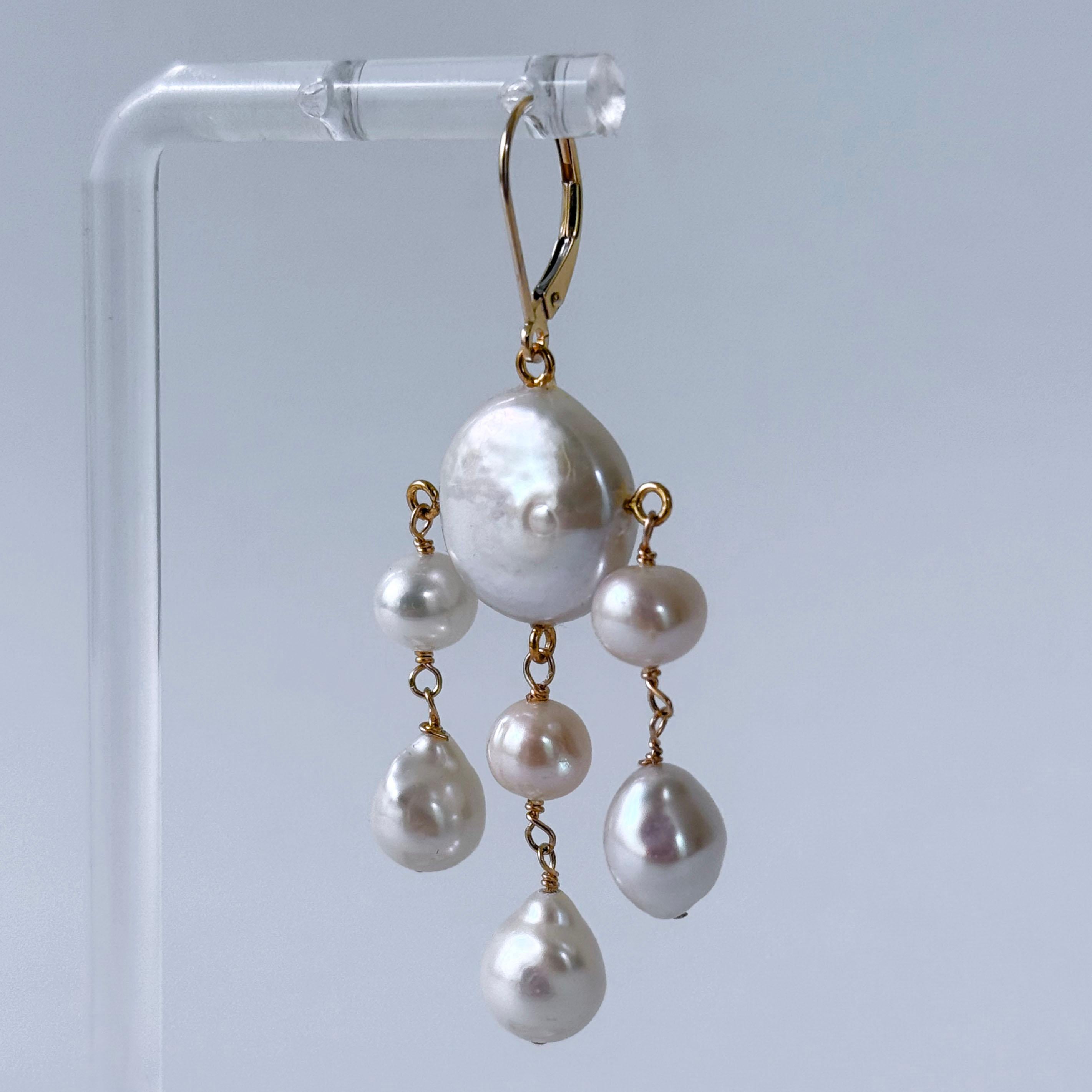 Marina J. Coin Orecchini a lampadario di perle con ganci a leva solidi da 14k In condizioni Nuovo in vendita a Los Angeles, CA