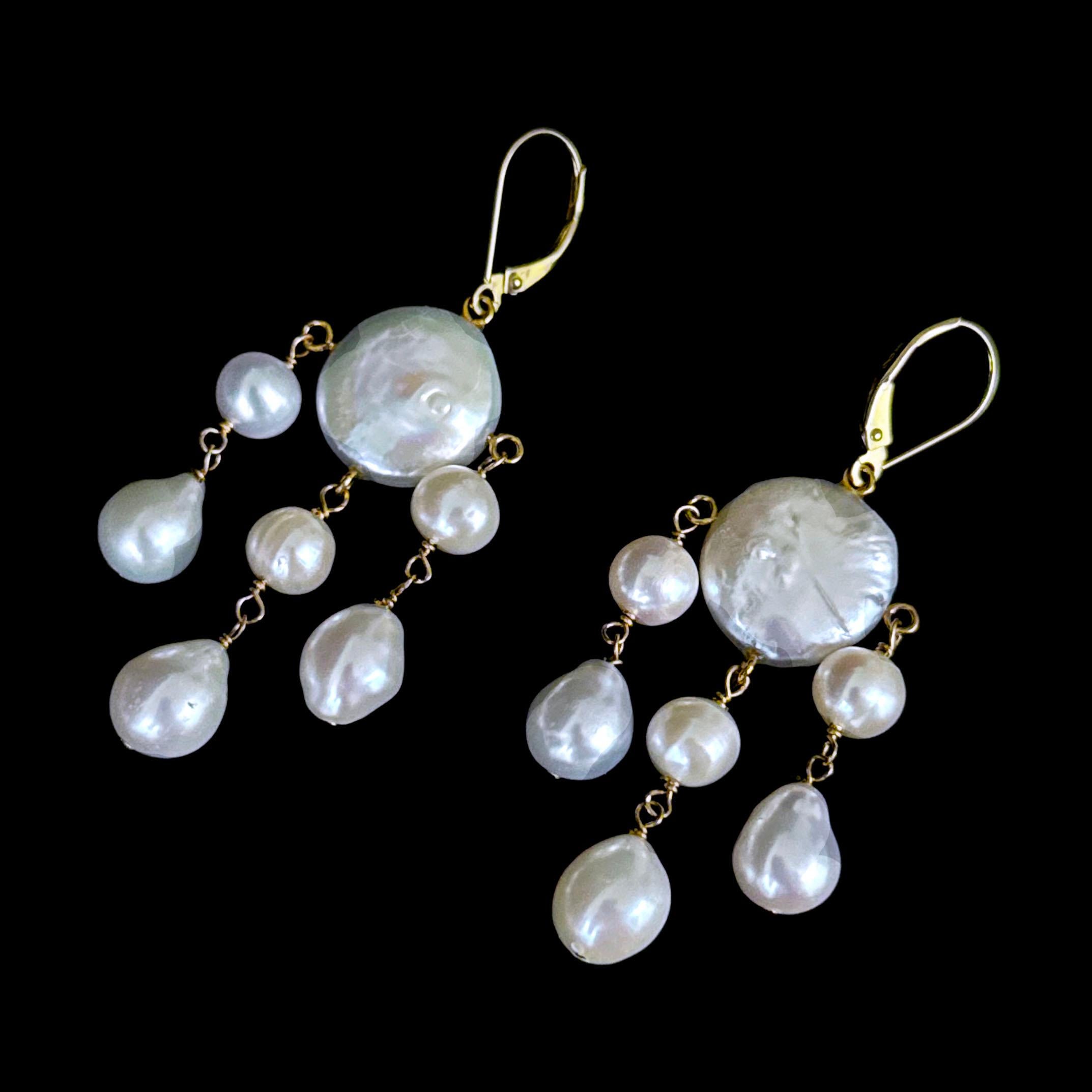 Donna Marina J. Coin Orecchini a lampadario di perle con ganci a leva solidi da 14k in vendita