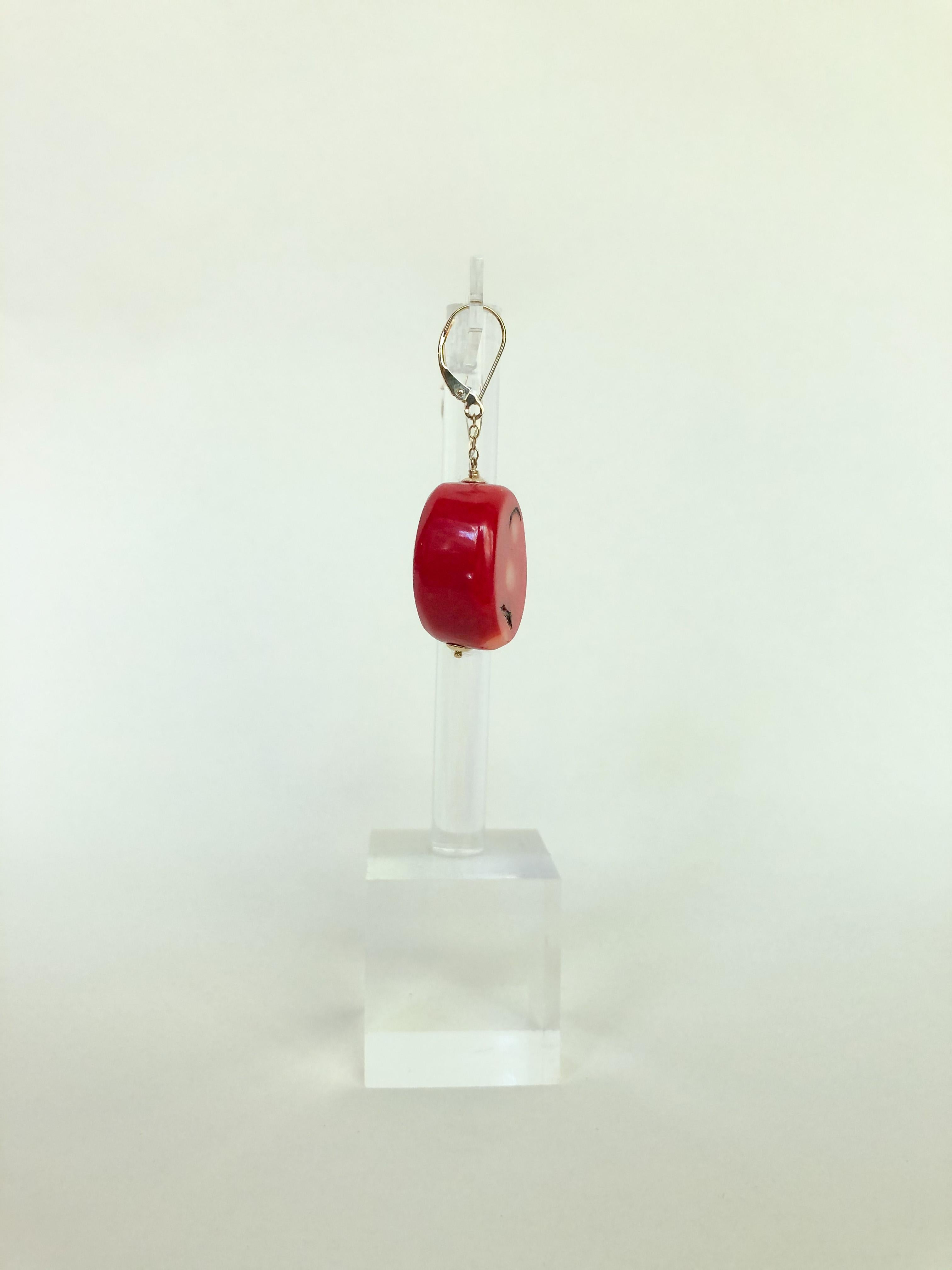 Marina J. presents these stunning coral earrings with 14k yellow gold. The coral stones are 23 cm long, and are a vibrant red that is sure to grab anyone's attention. The wiring is made of 14k yellow gold and has secure lever-backs to keep the