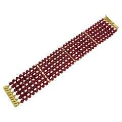 Bracciale intrecciato Marina J. con corallo e pietre sfaccettate, placcato in oro 18k