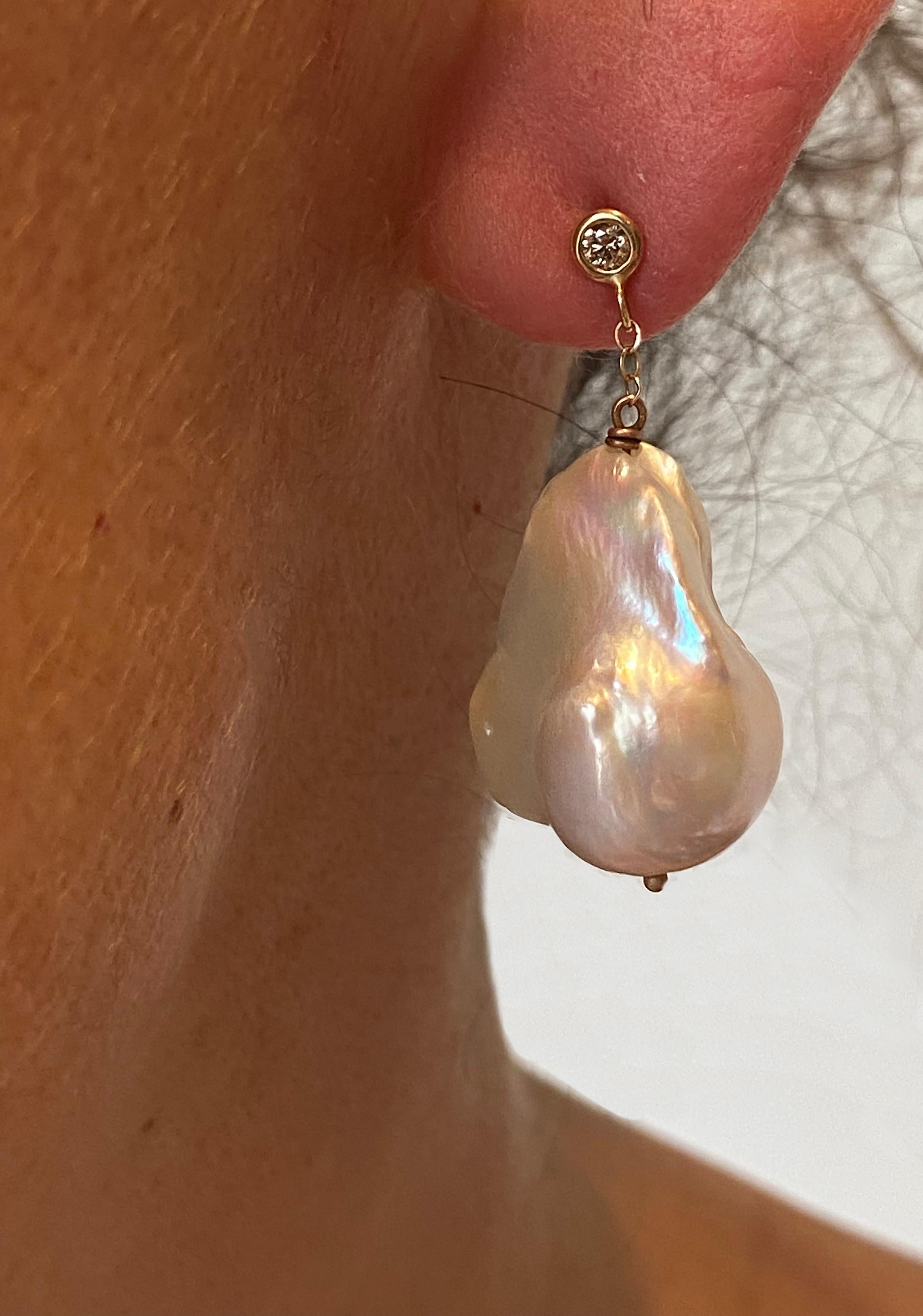 Boucles d'oreilles en or jaune 14k avec diamants et grandes perles baroques de Marina J. en vente 1