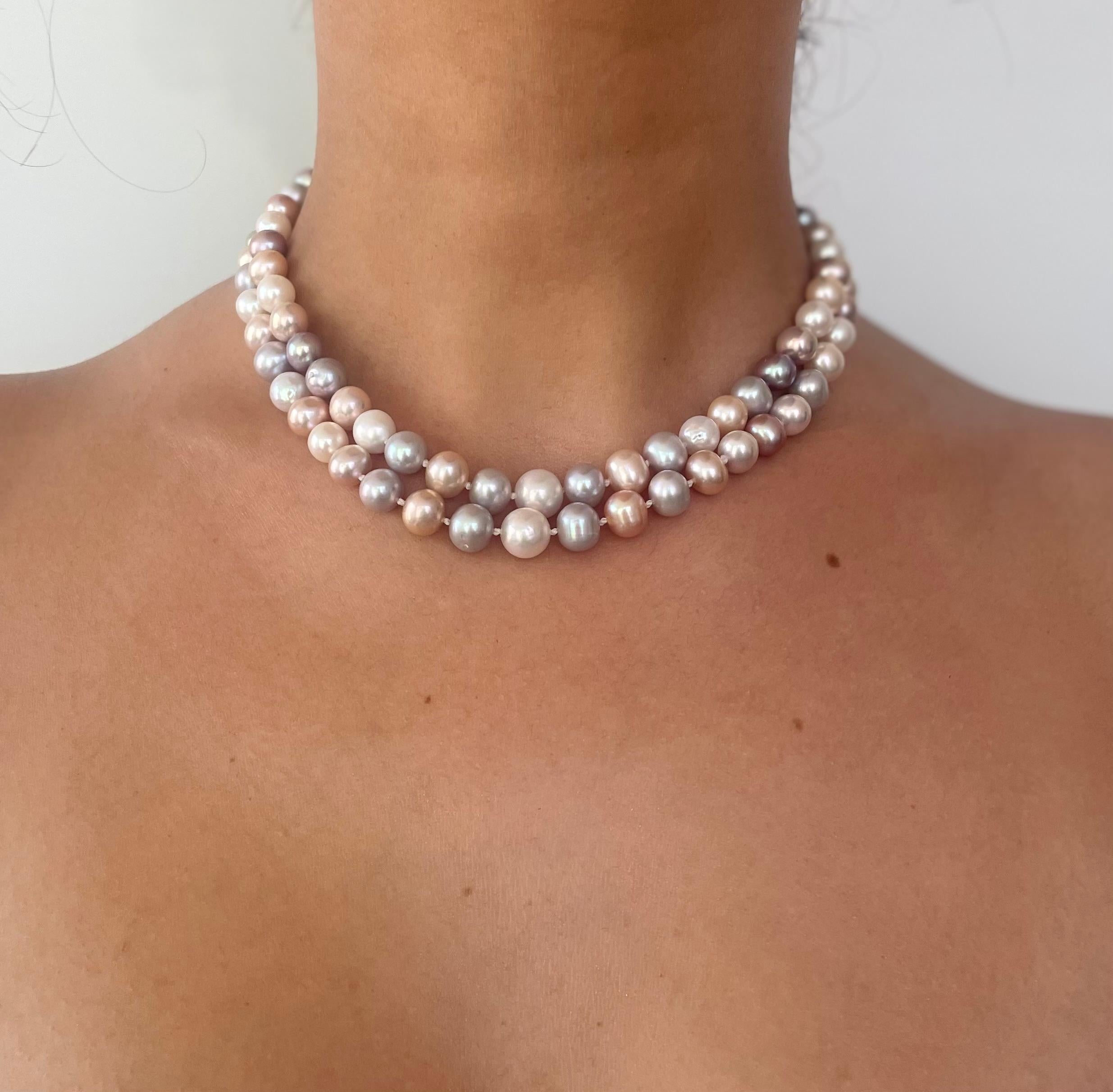 Artigiano Marina J.  Collana di perle multicolore a due fili con chiusura in oro massiccio 14k in vendita