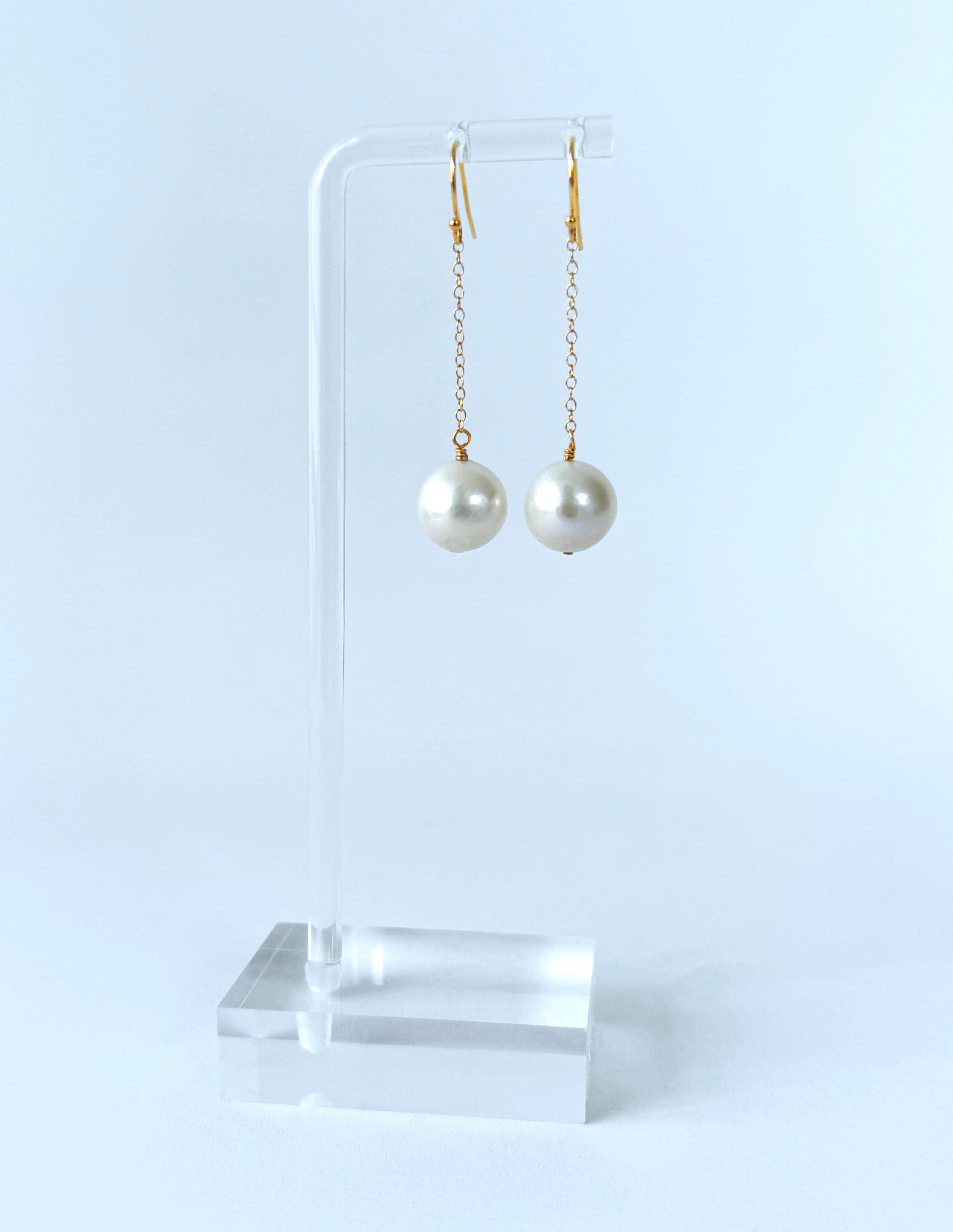 Marina J. Earring with solid 14k Yellow Gold Chain & Hook In New Condition For Sale In Los Angeles, CA