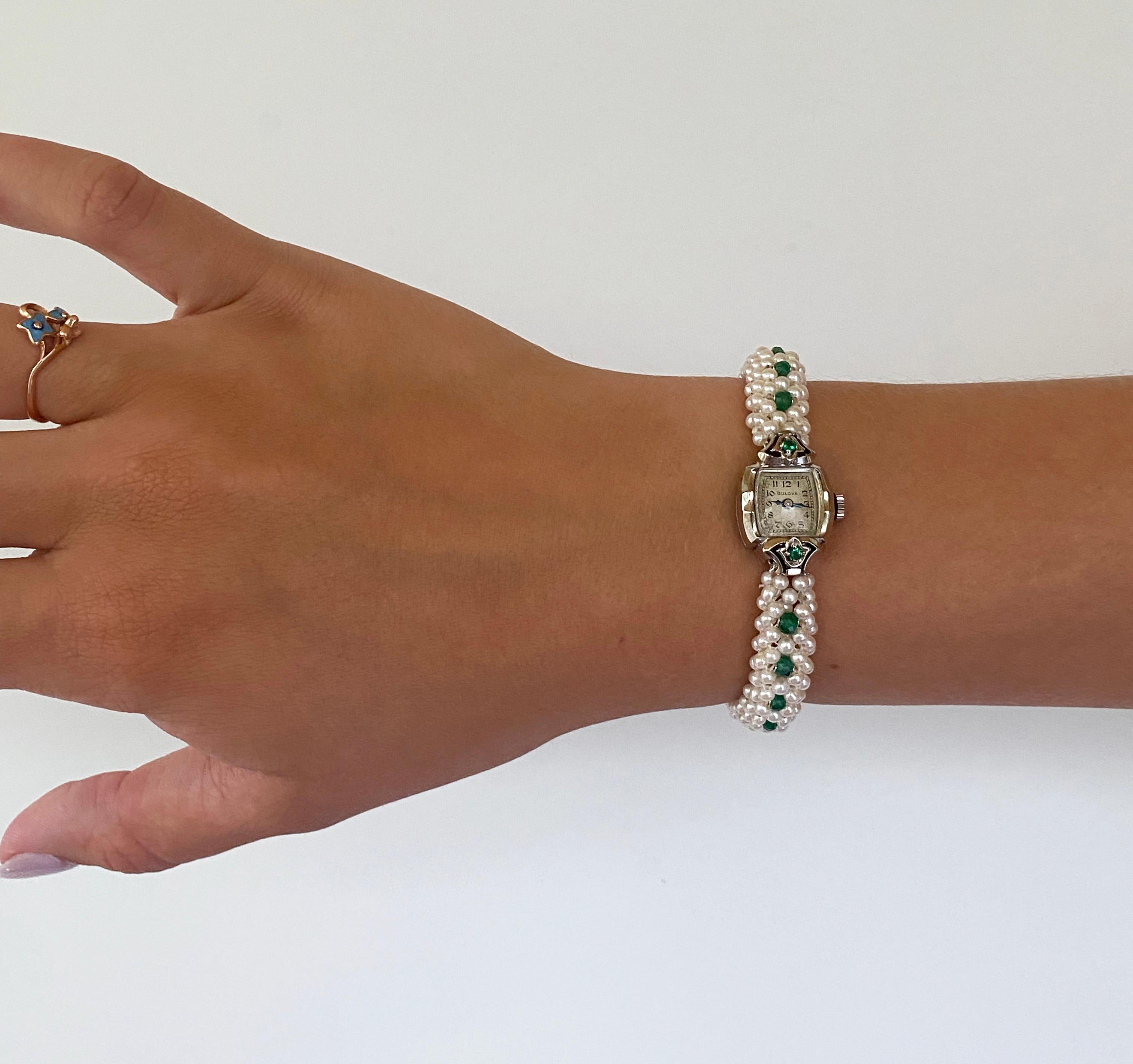 Marina J. Montre vintage incrustée d'émeraudes avec perles et or blanc 14 carats en vente 3