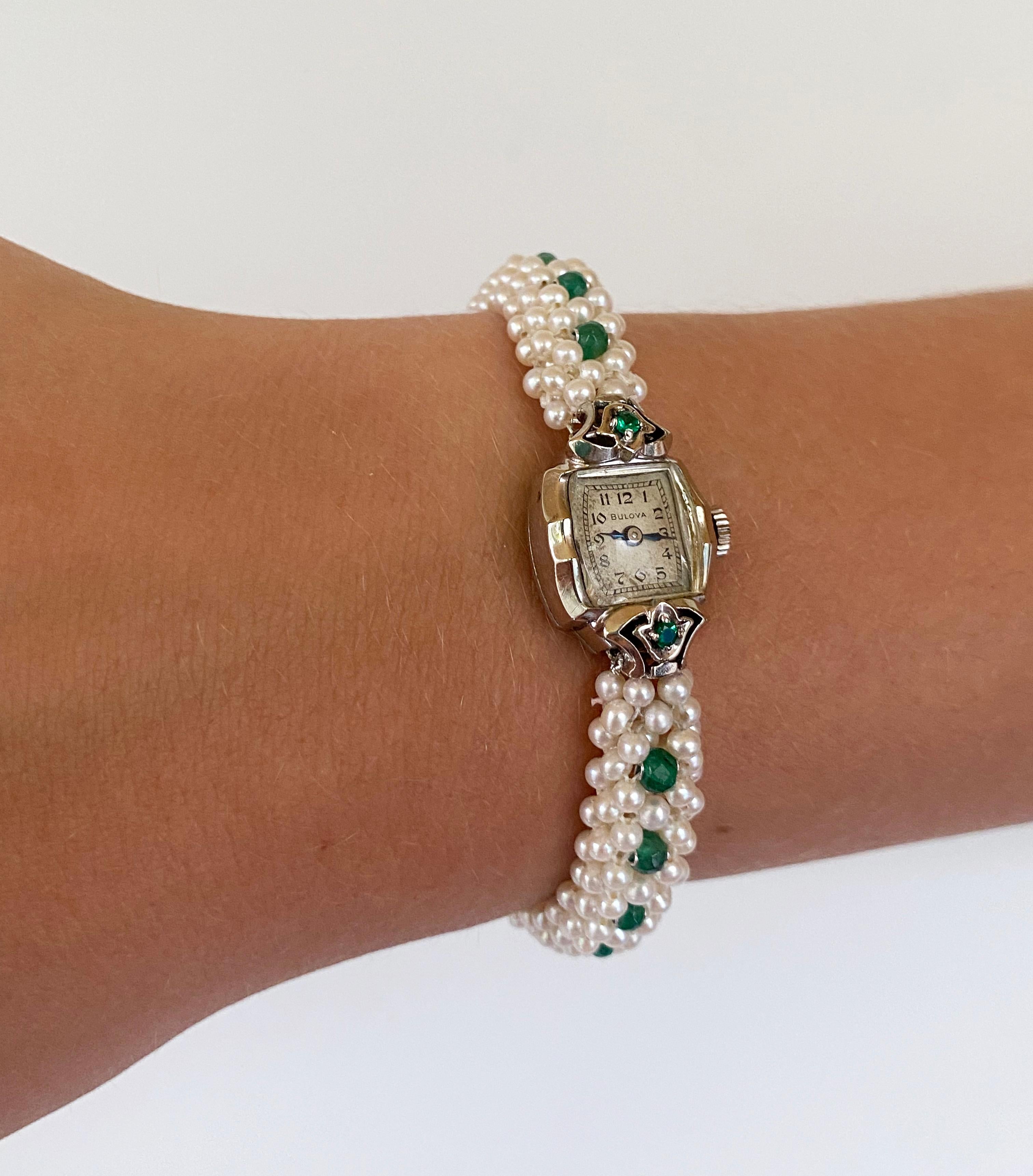 Taille coussin Marina J. Montre vintage incrustée d'émeraudes avec perles et or blanc 14 carats en vente